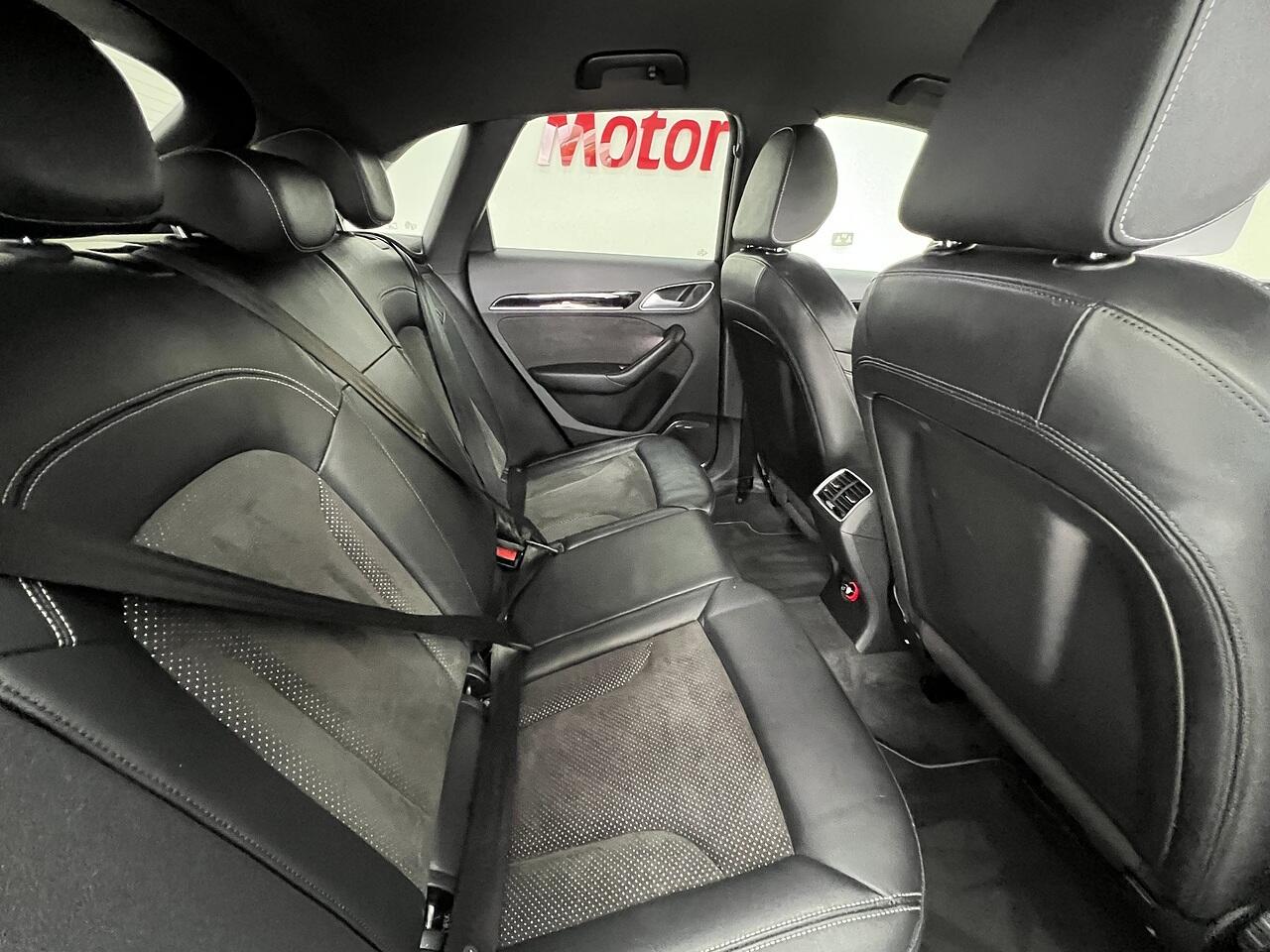 Audi Q3 view 15