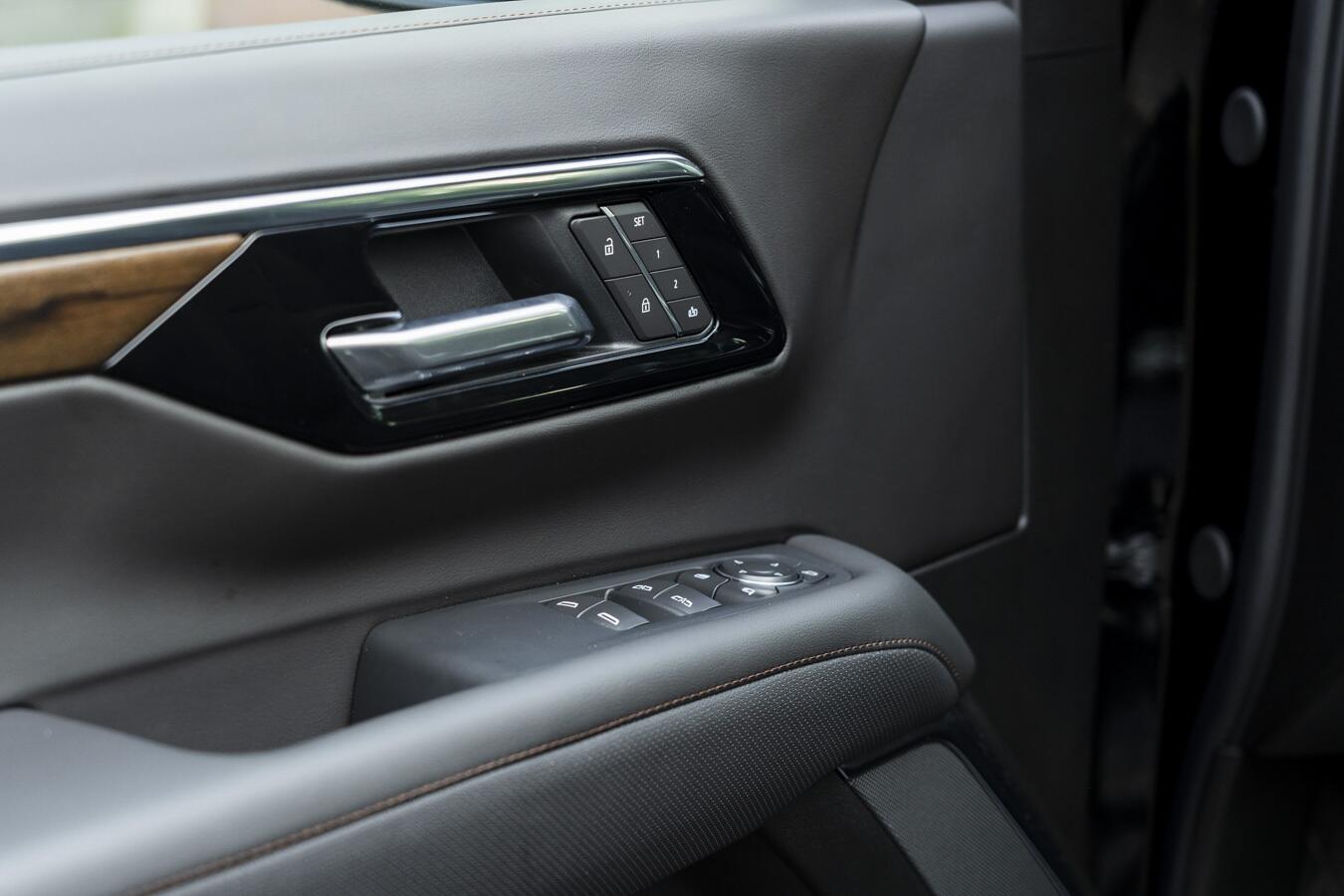 Chevrolet Suburban view 54