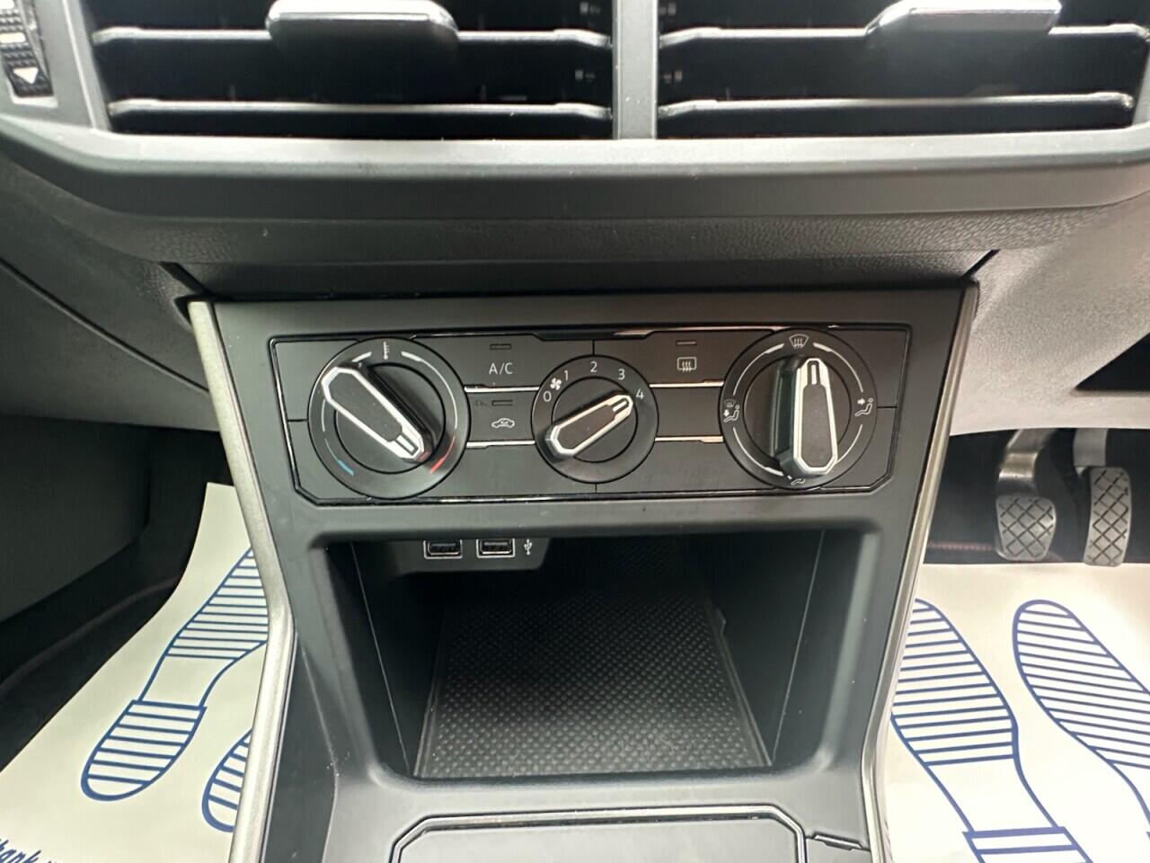 Volkswagen Polo view 24