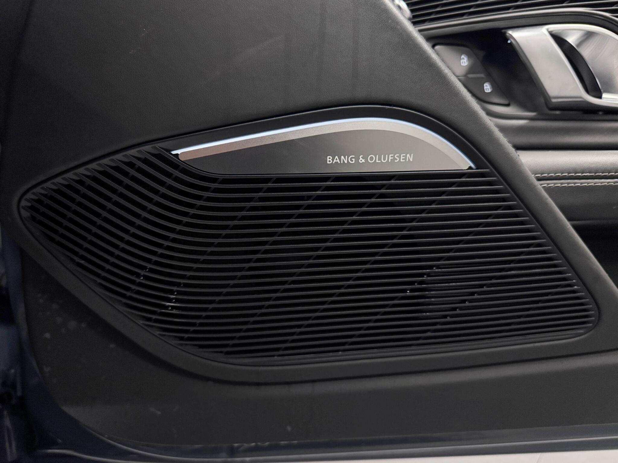 Audi R8 view 14
