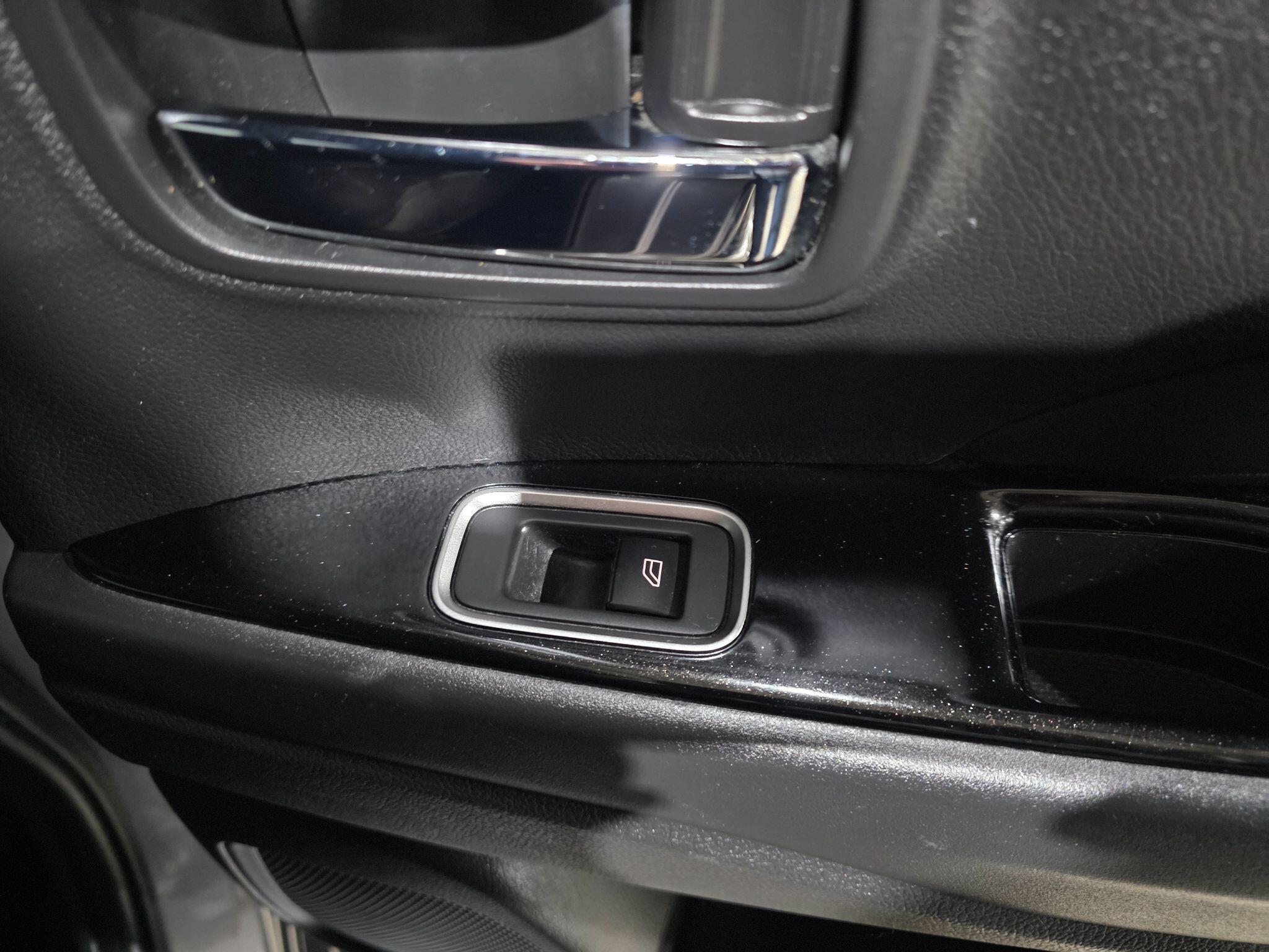 Mitsubishi Outlander view 22