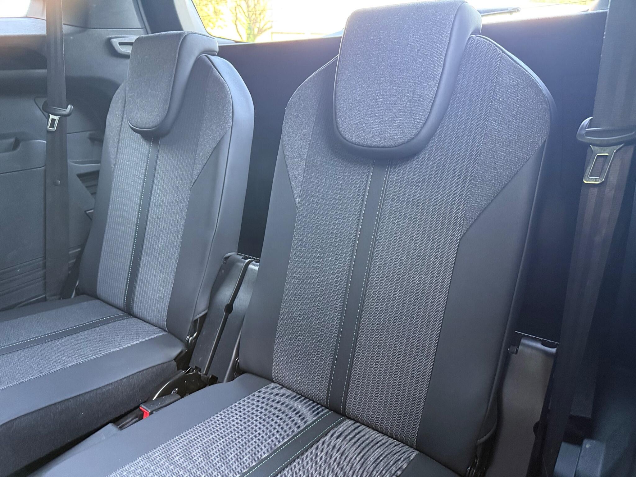 Peugeot 5008 view 13
