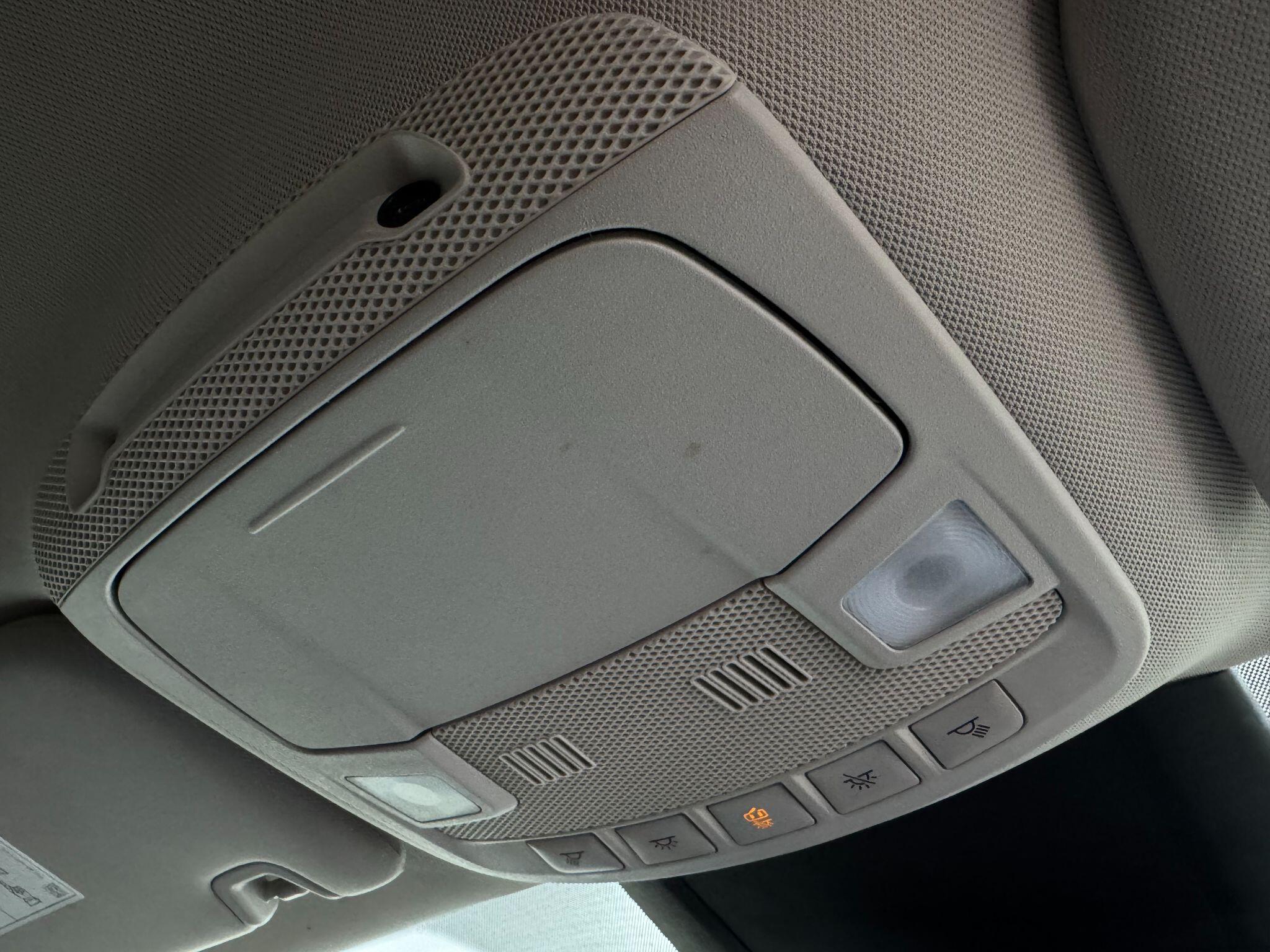 Ford Mondeo view 19