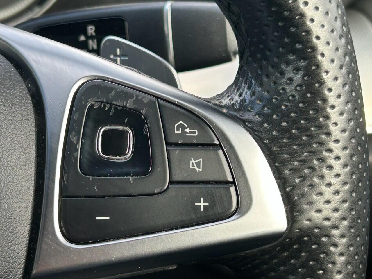 Mercedes-Benz E-Class view 32