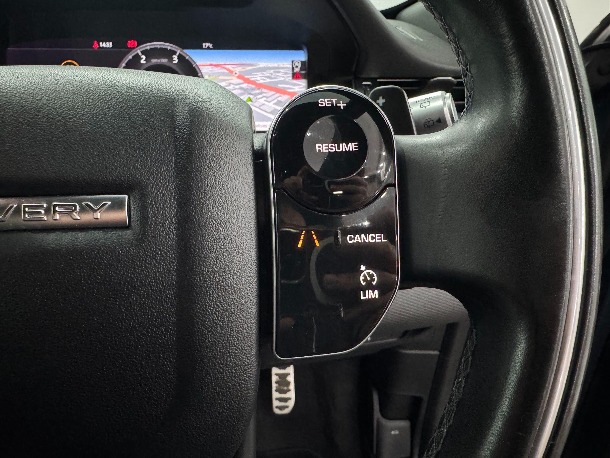 Land Rover Discovery Sport view 31
