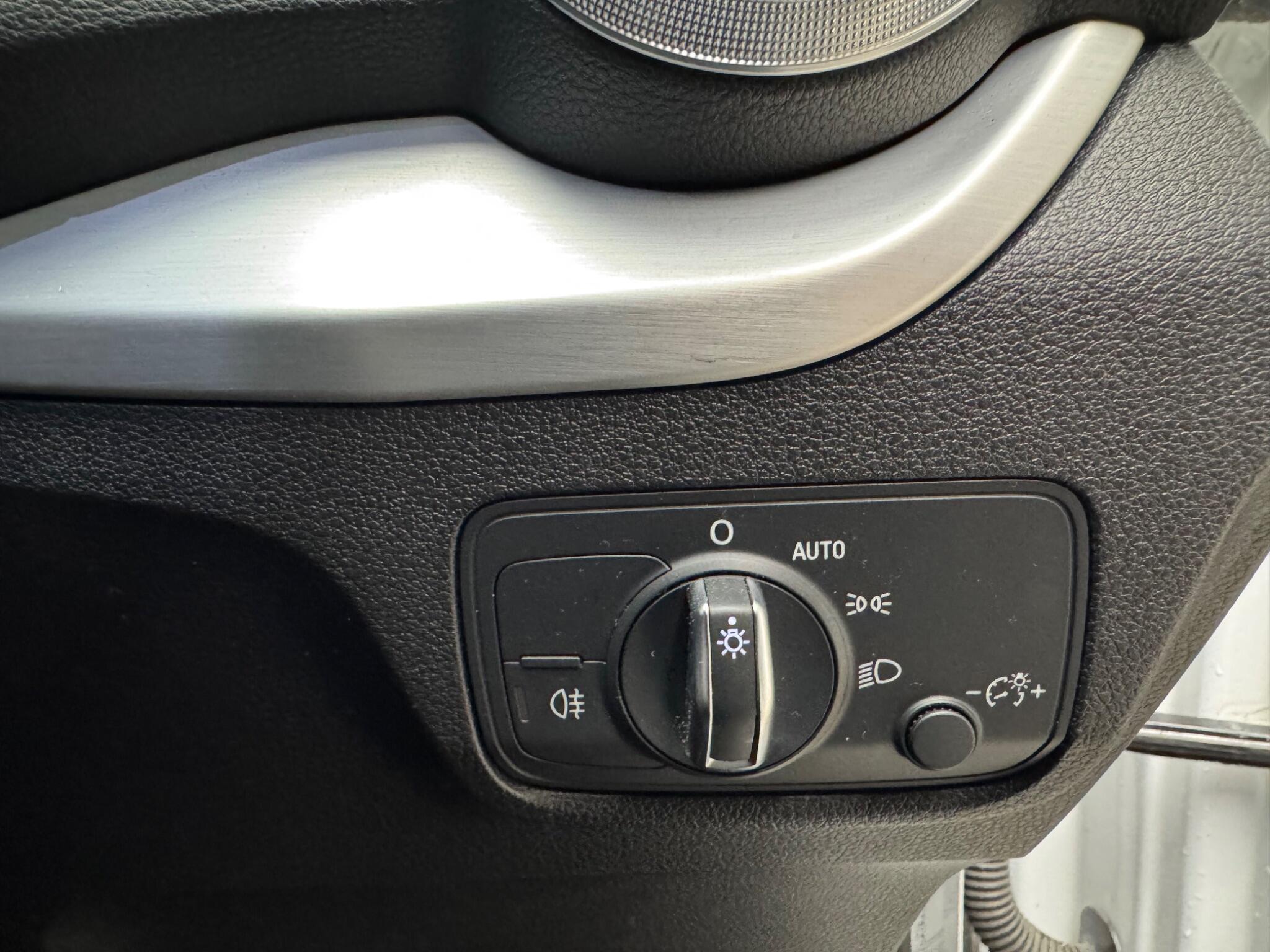 Audi Q2 view 11