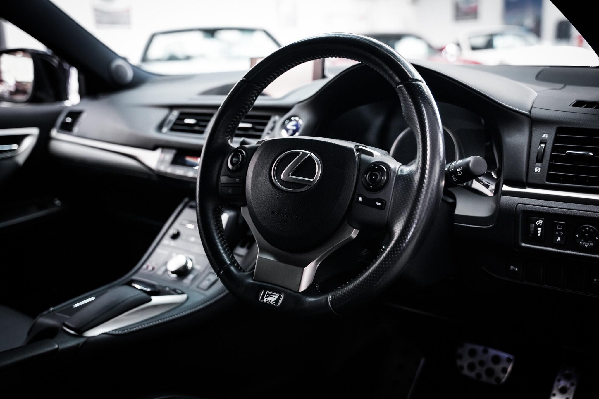 Lexus CT view 18