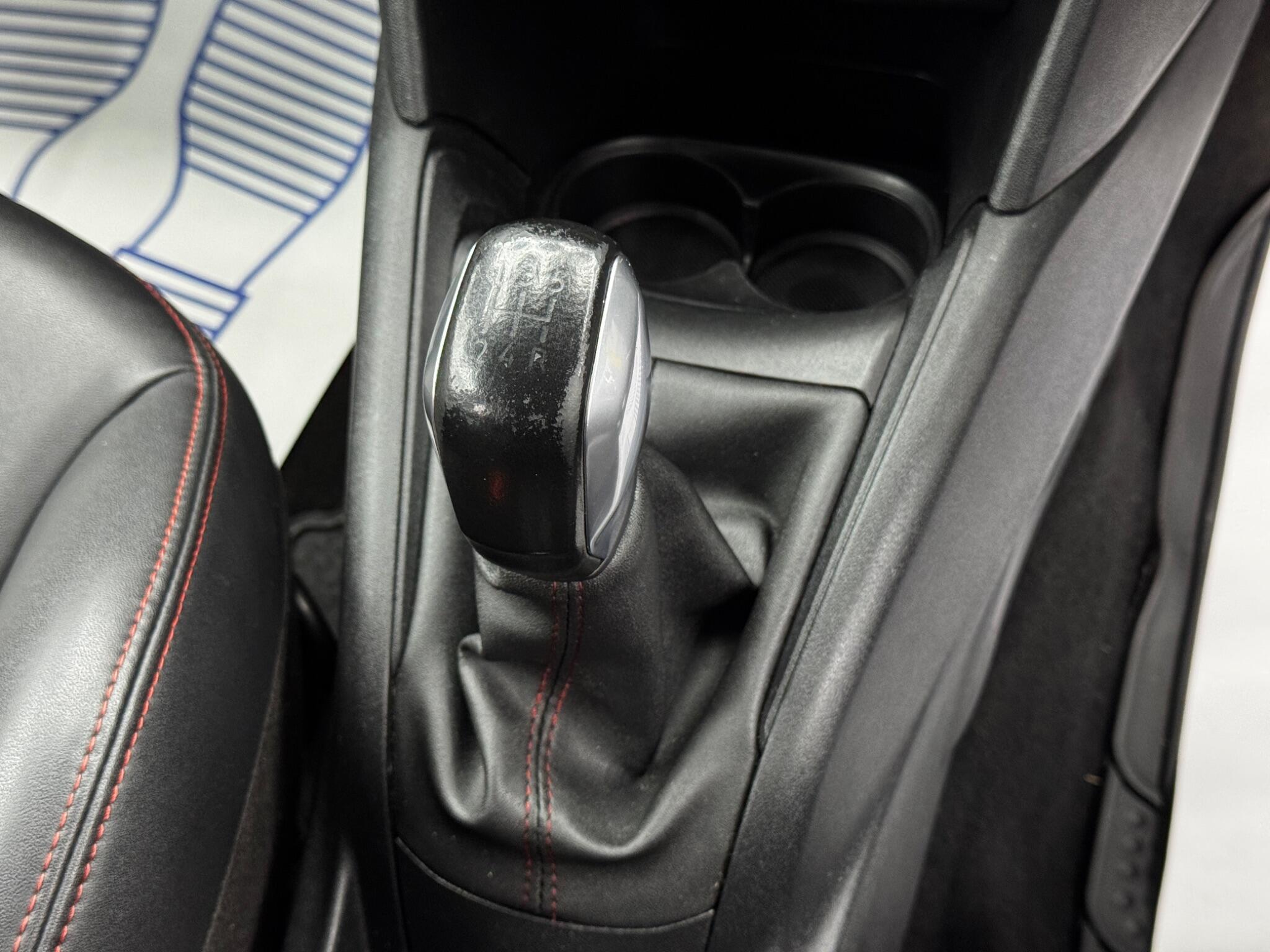 Peugeot 208 view 24