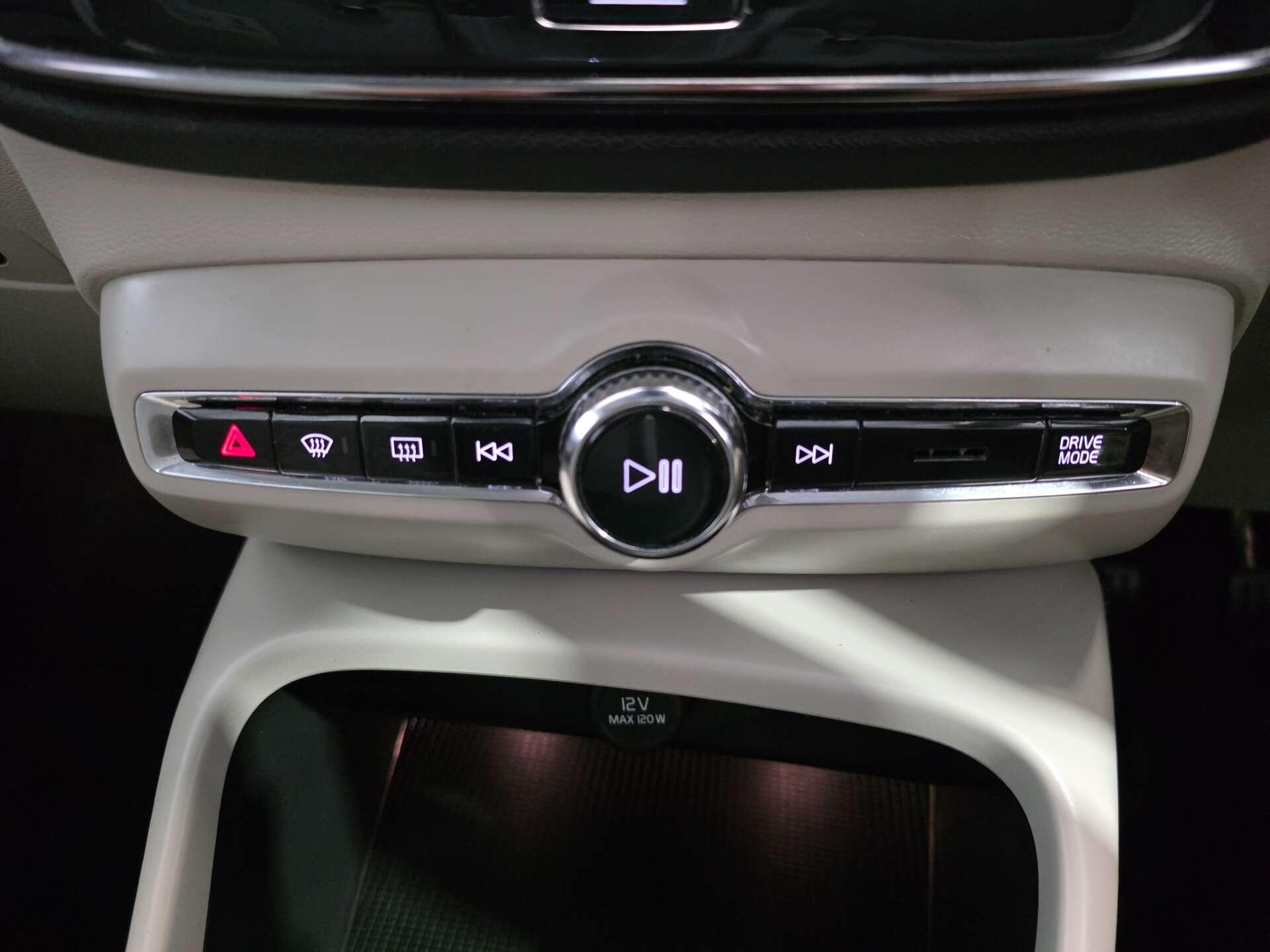 Volvo XC40 view 30
