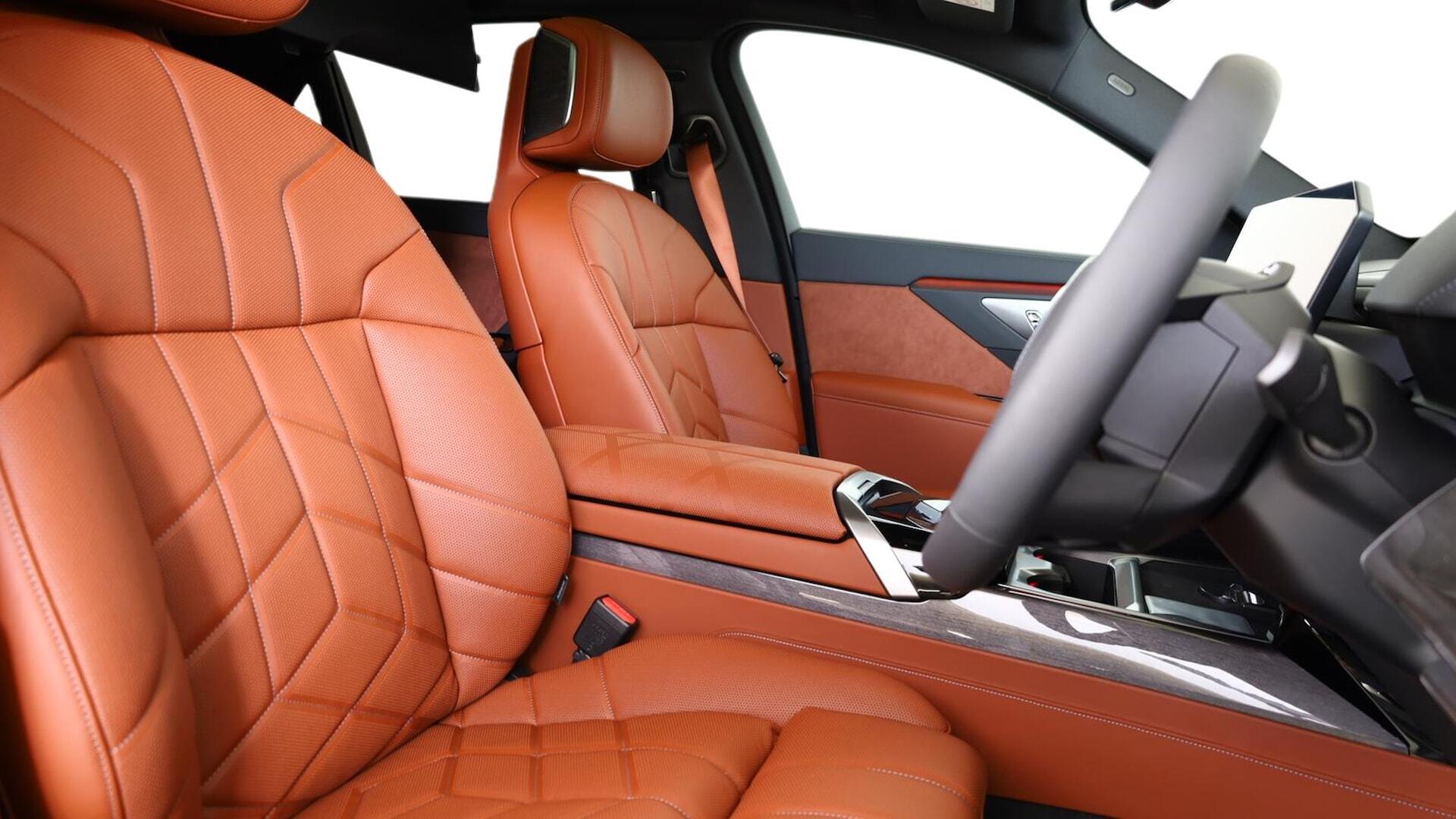 BMW XM view 11