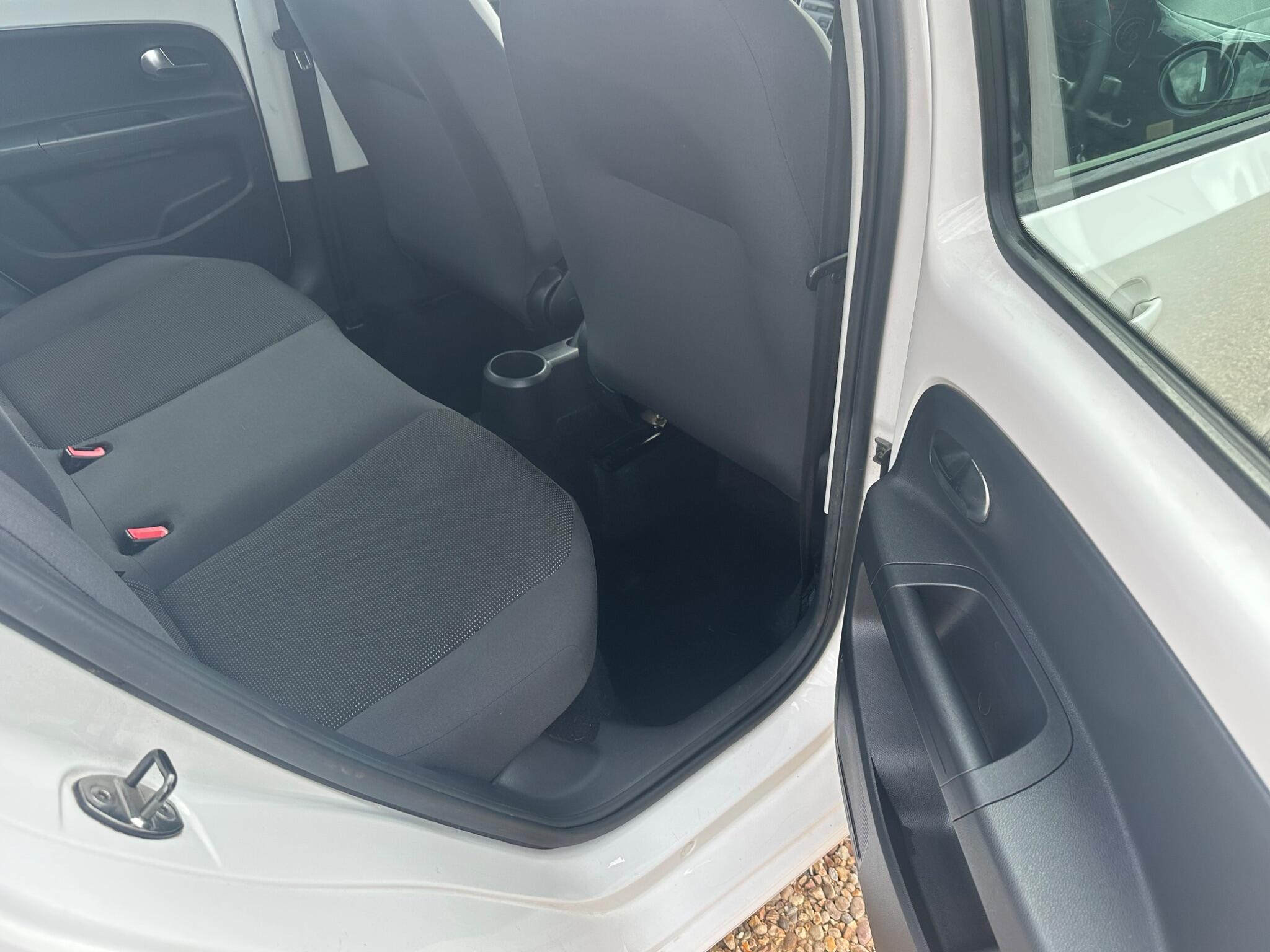 Volkswagen up! view 20