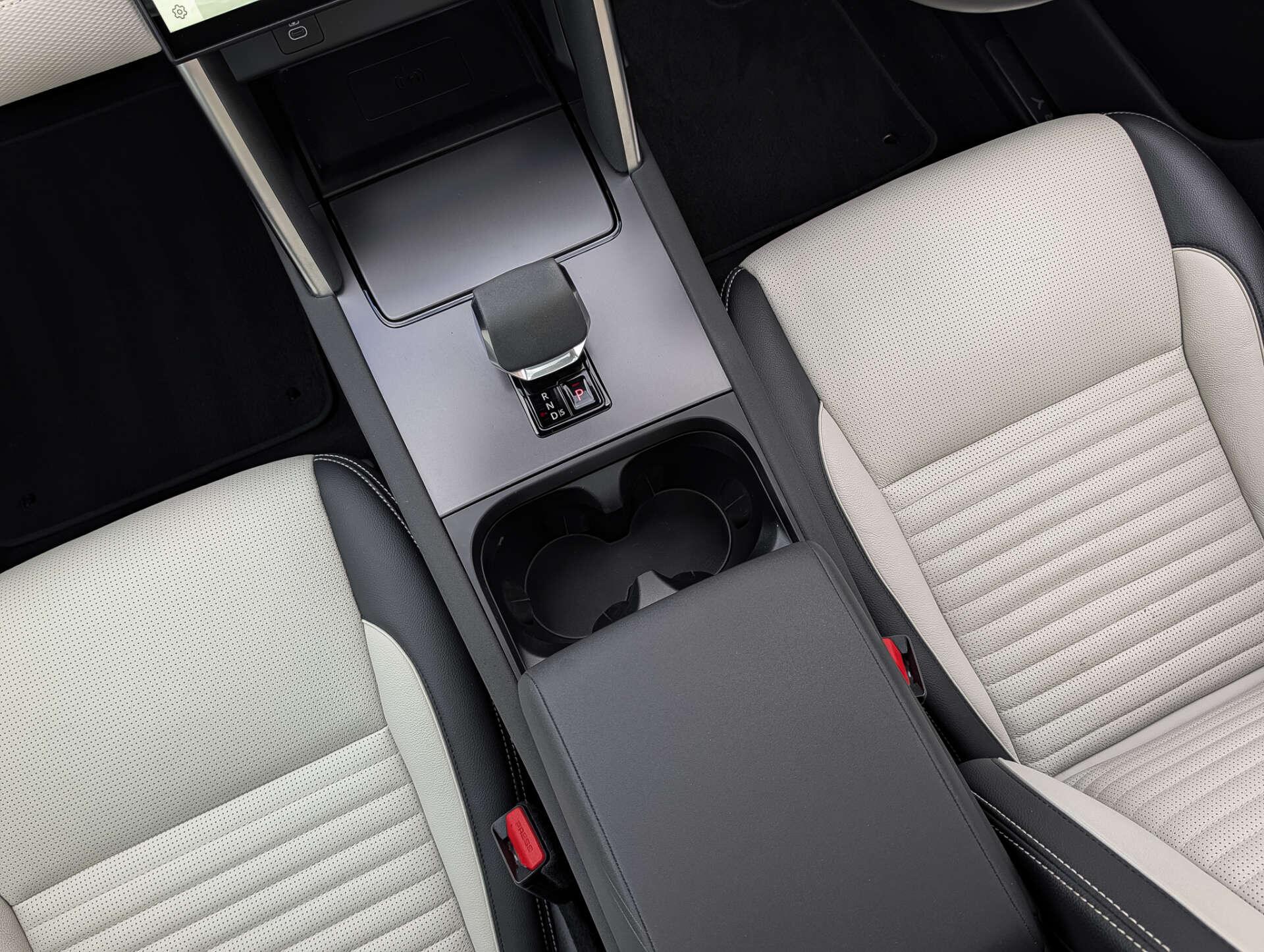 Land Rover Discovery Sport view 39
