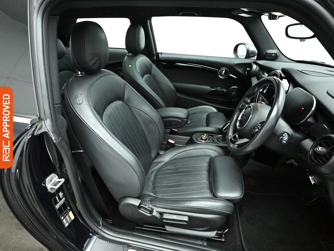 Mini Hatch view 13