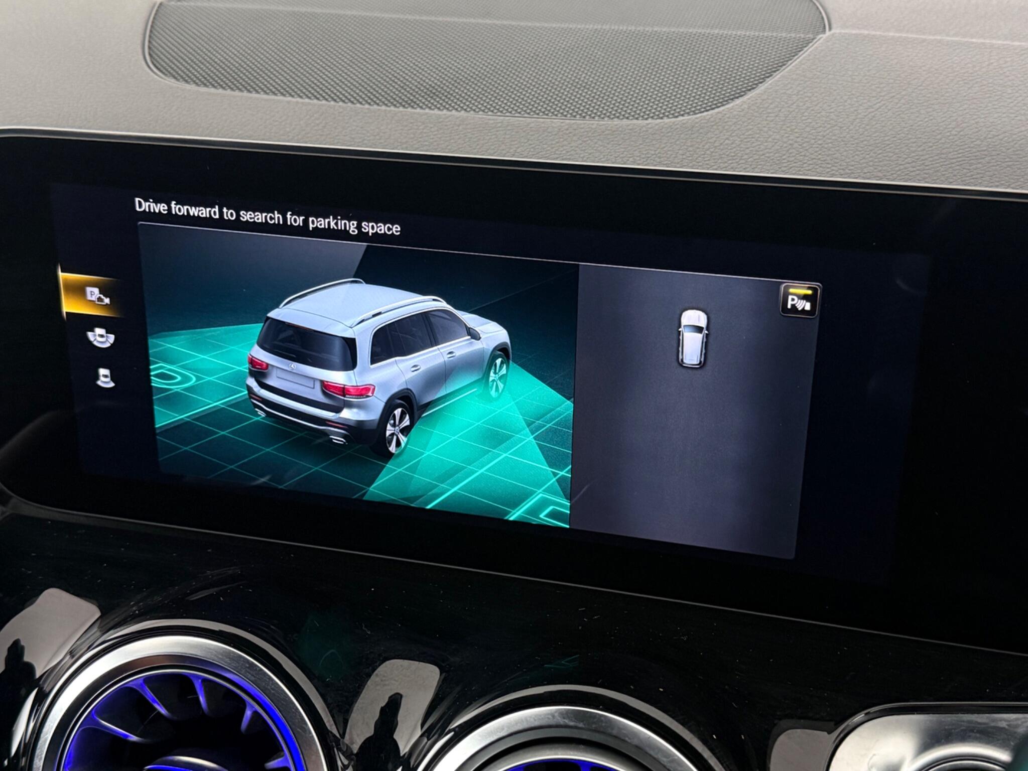 Mercedes-Benz GLB view 24