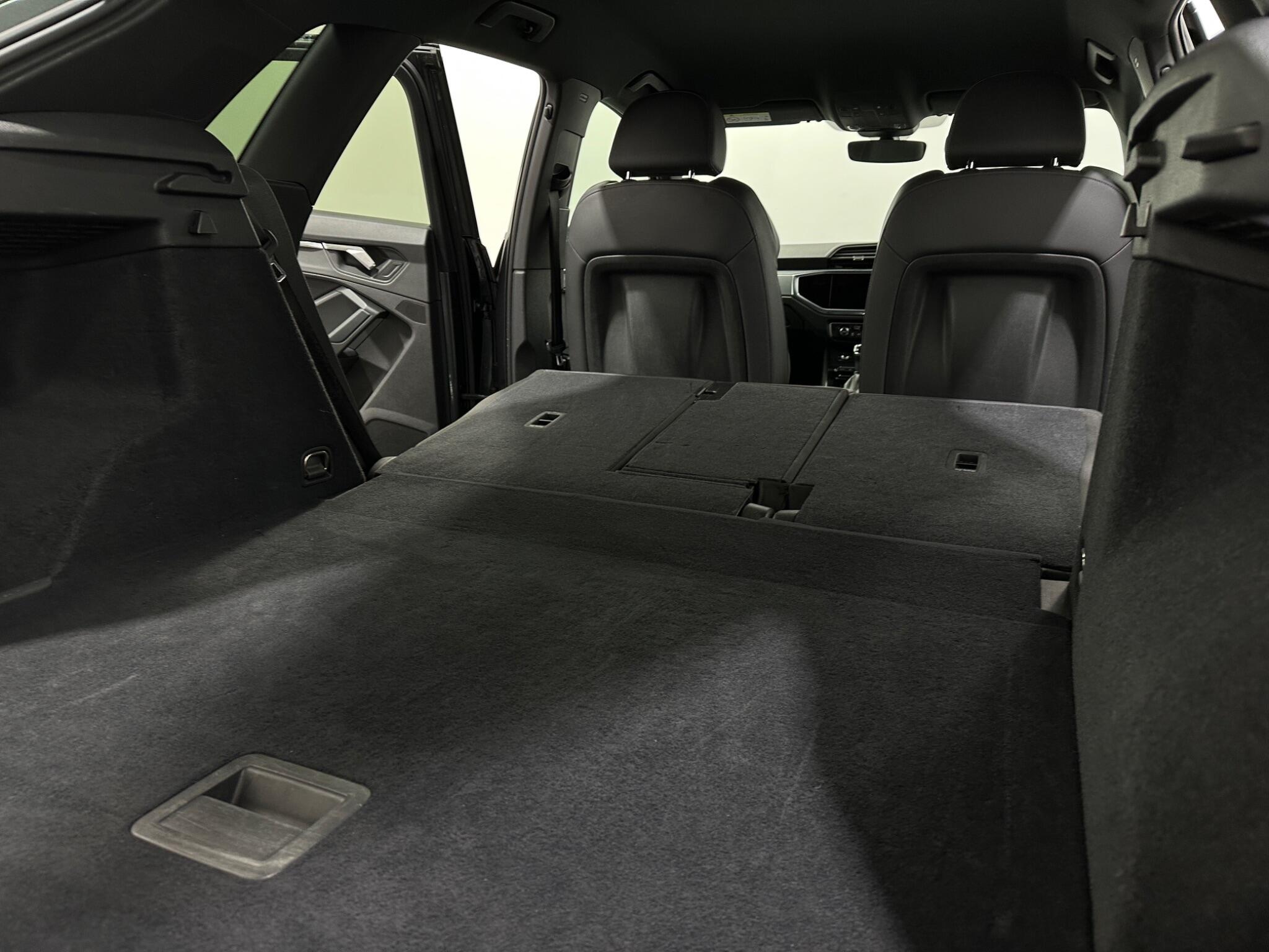 Audi Q3 view 44