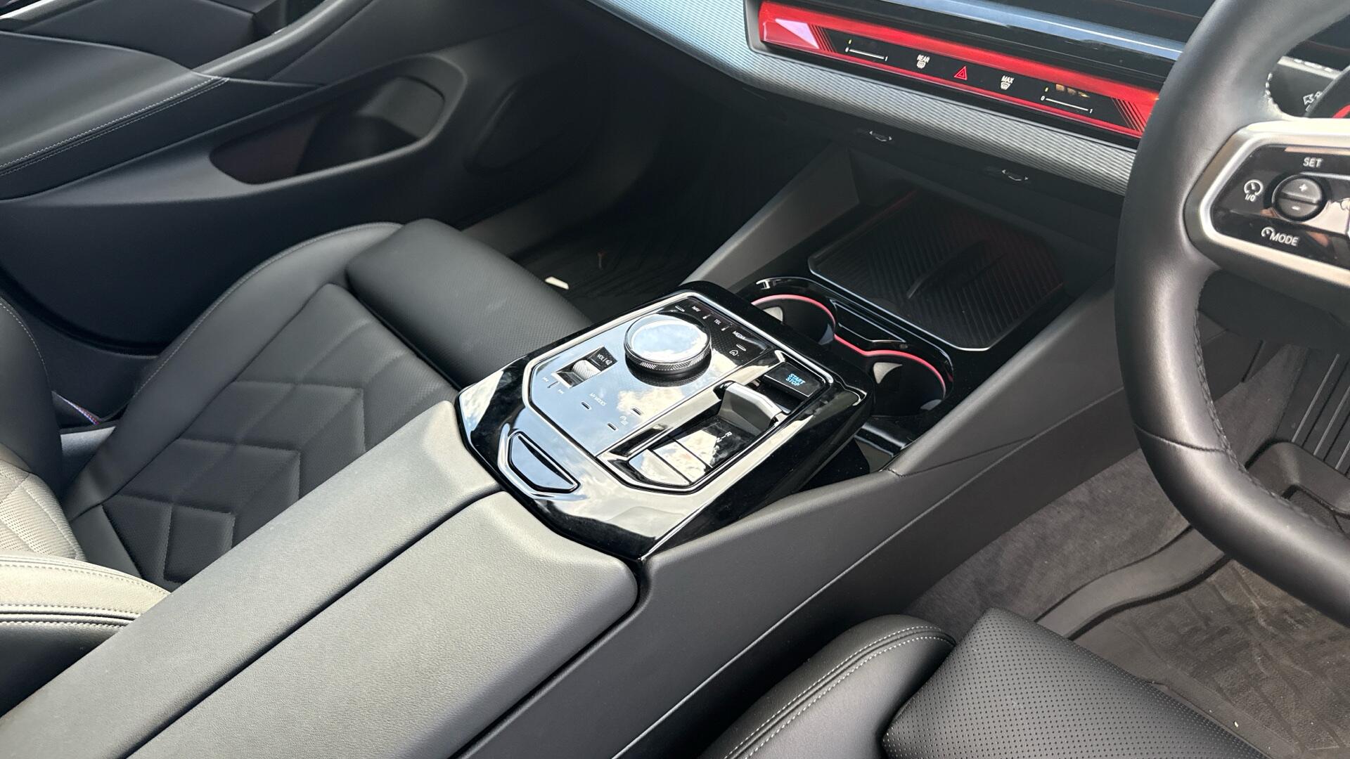 BMW i5 view 10