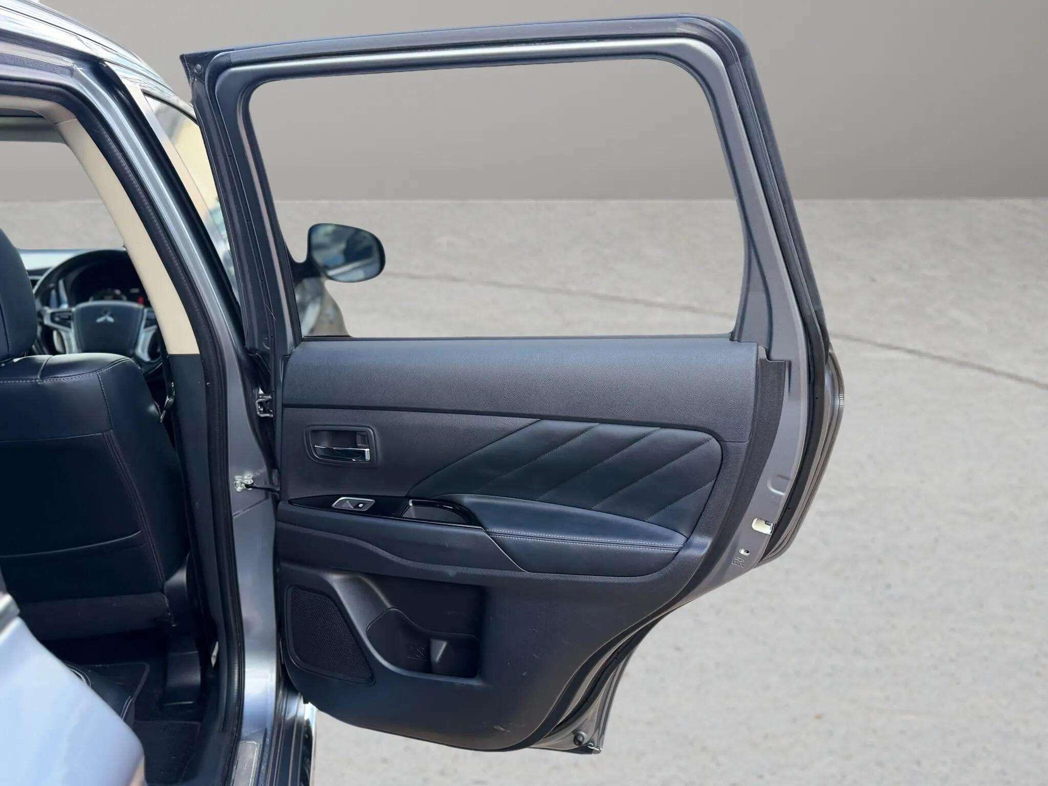 Mitsubishi Outlander view 47