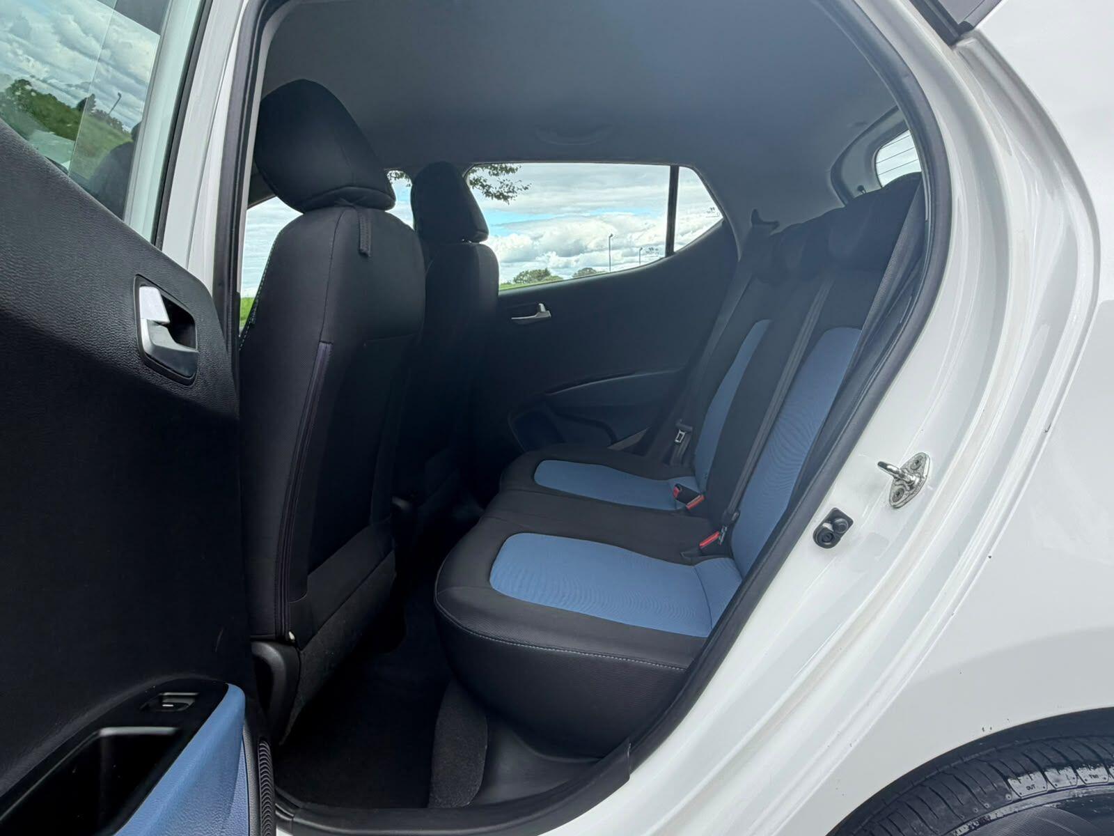 Hyundai i10 view 20