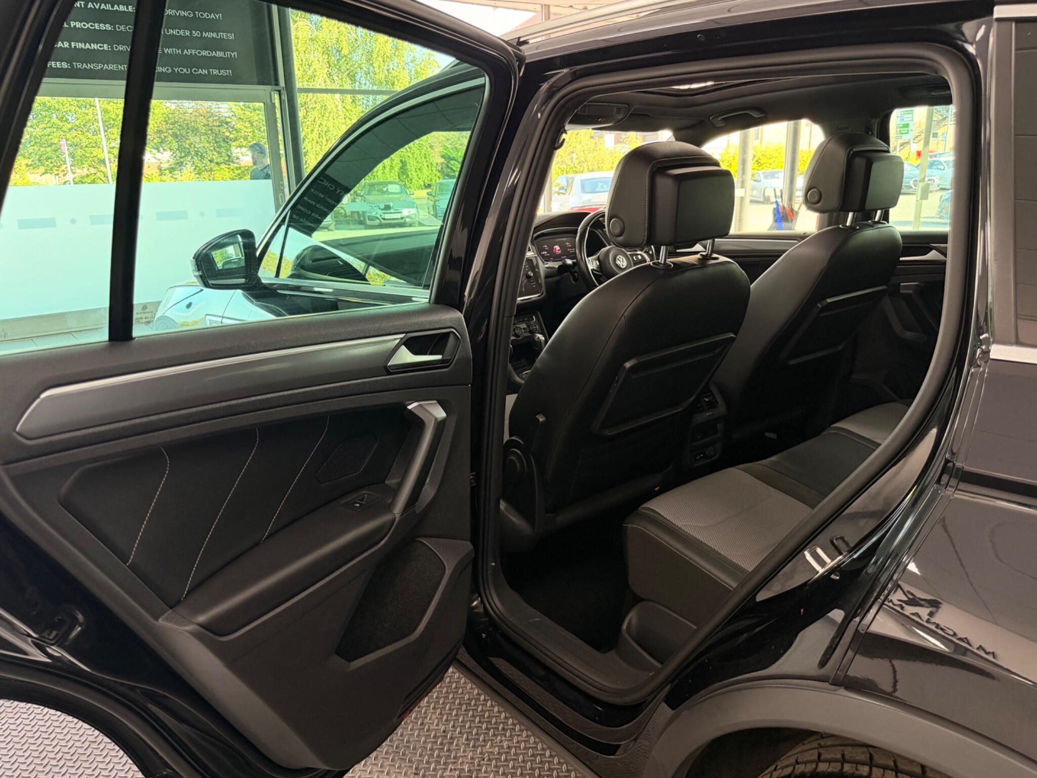 Volkswagen Tiguan view 33