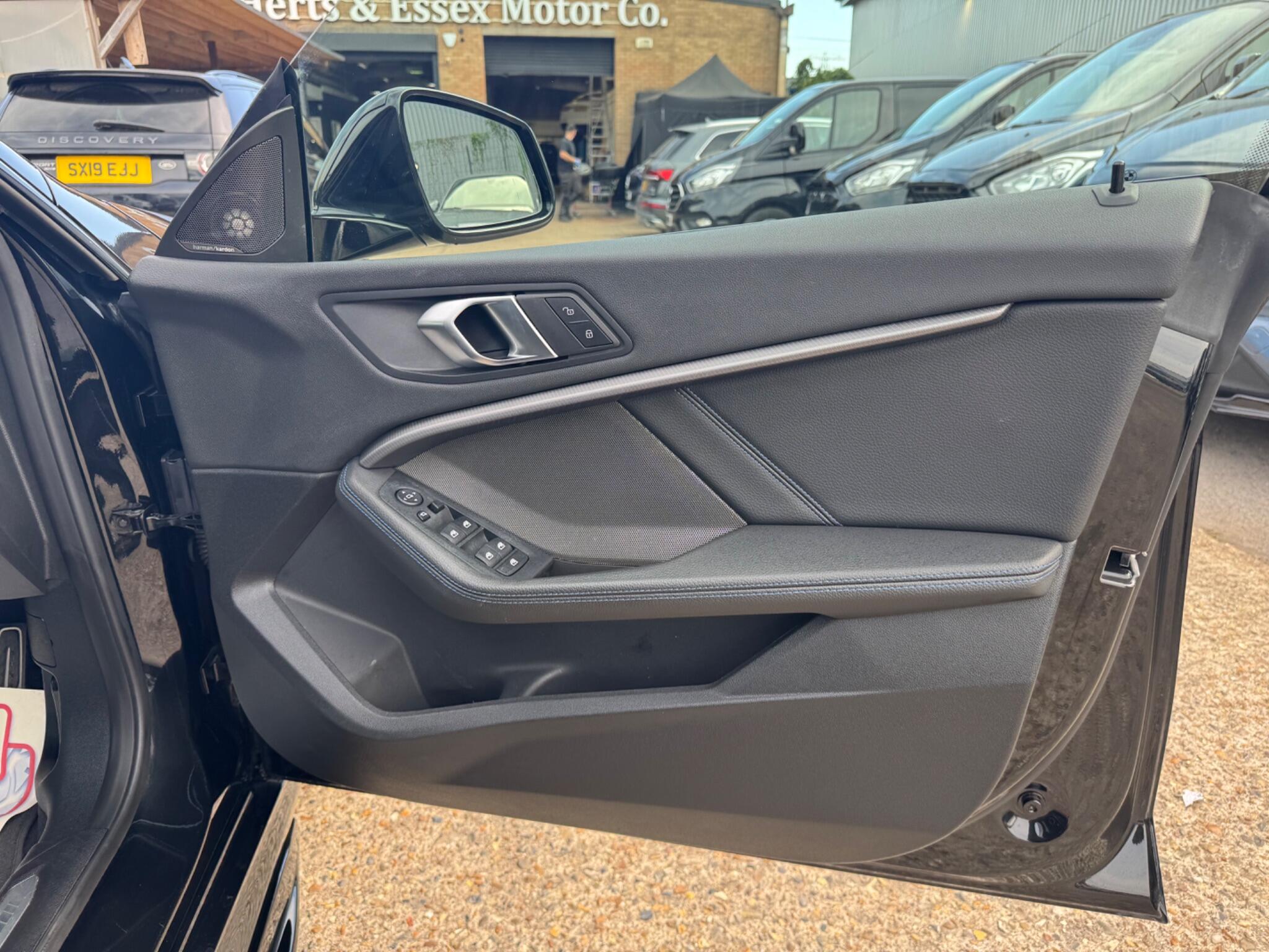 BMW 2 Series view 29