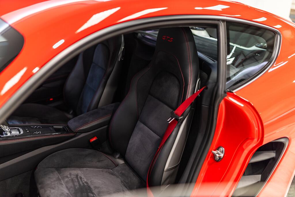 Porsche Cayman view 29