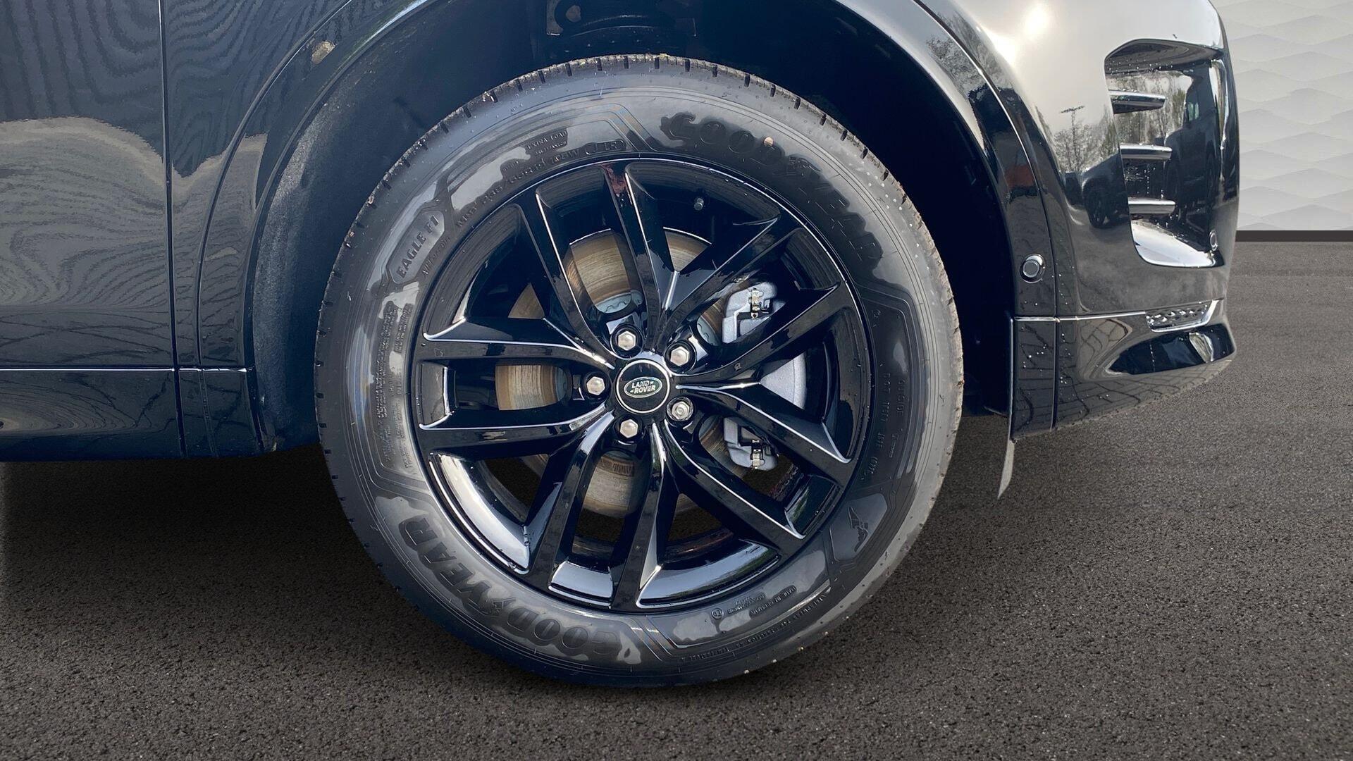 Land Rover Discovery Sport view 9