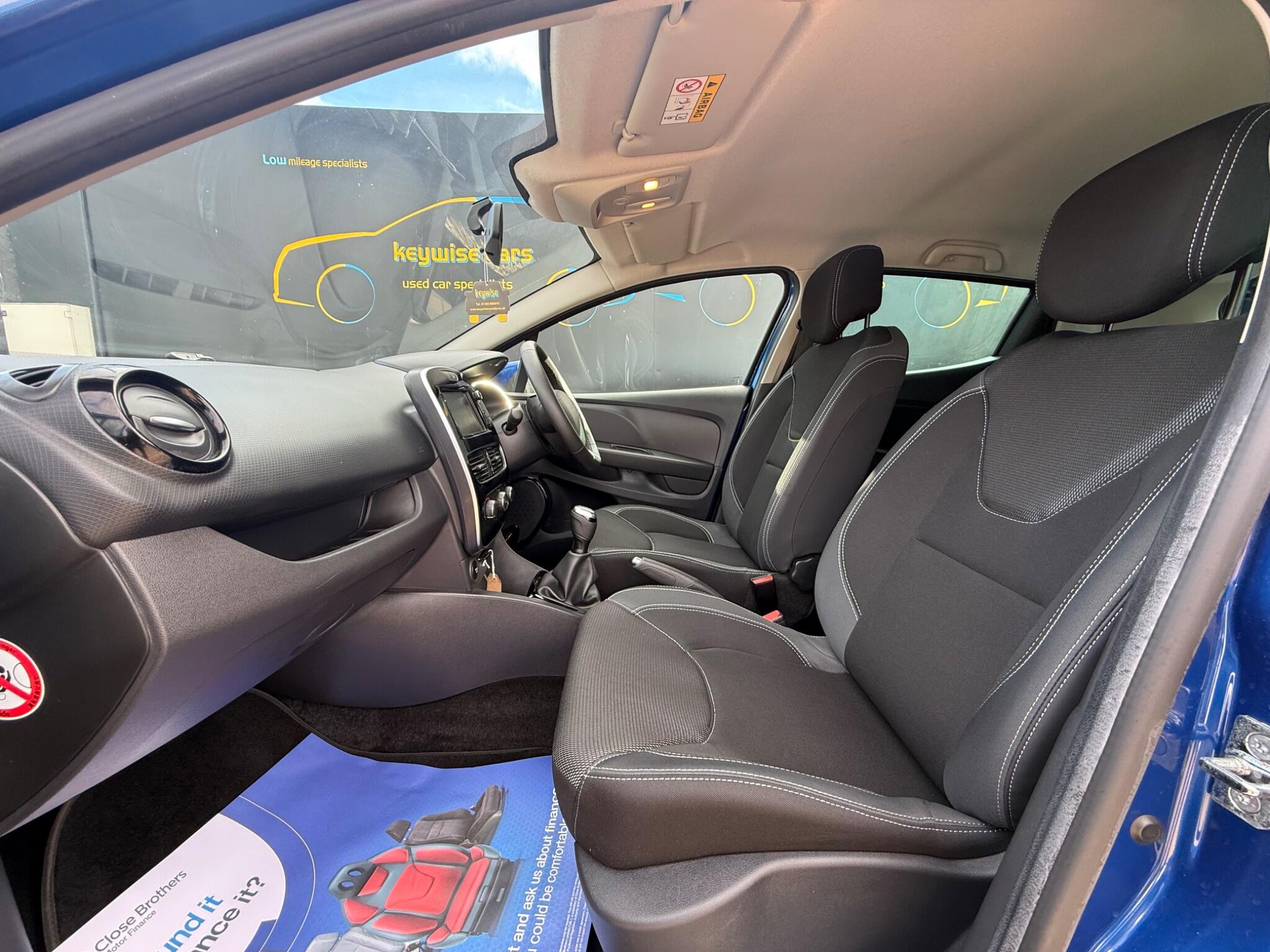 Renault Clio view 22