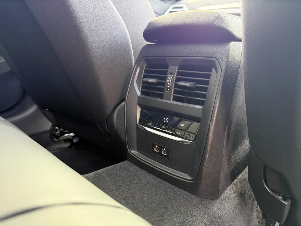 BMW 3 Series view 30