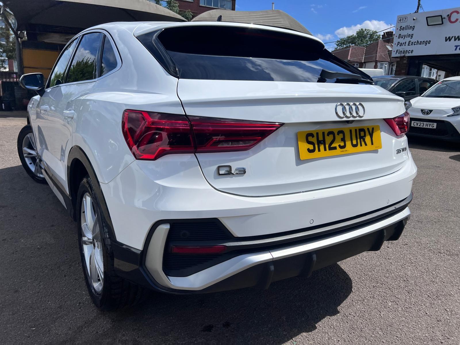 Audi Q3 view 10
