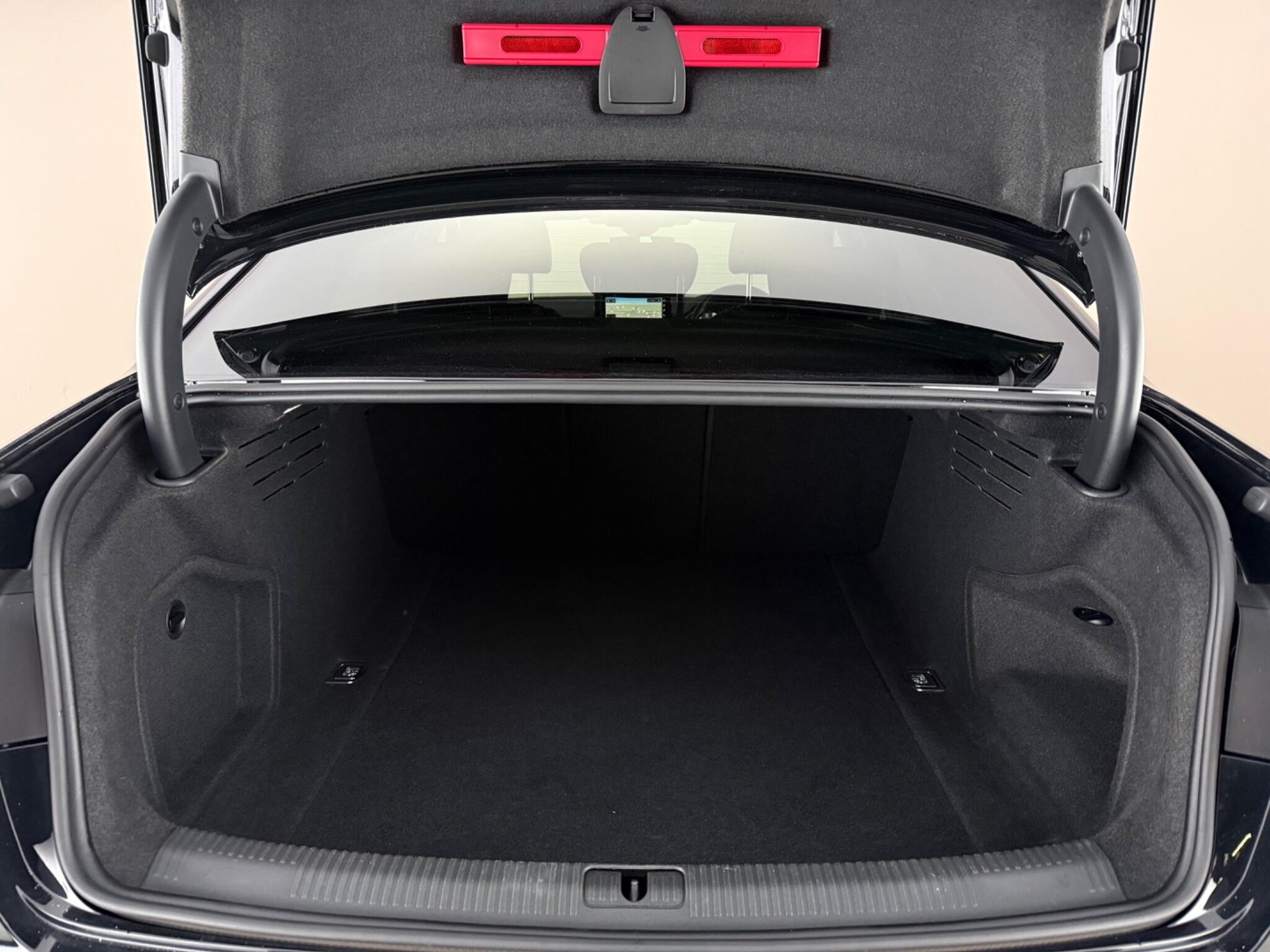Audi A4 view 9