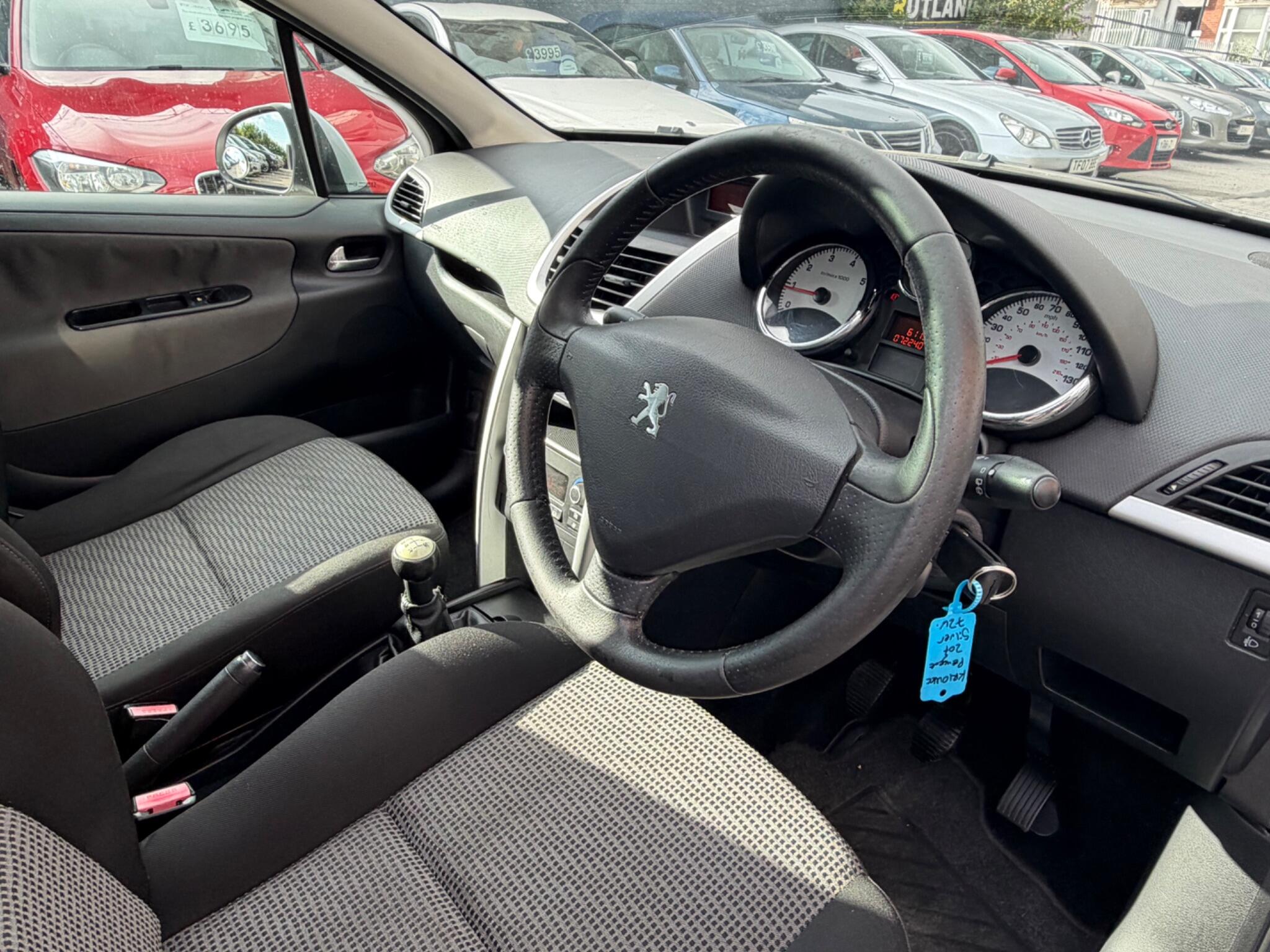 Peugeot 207 view 11