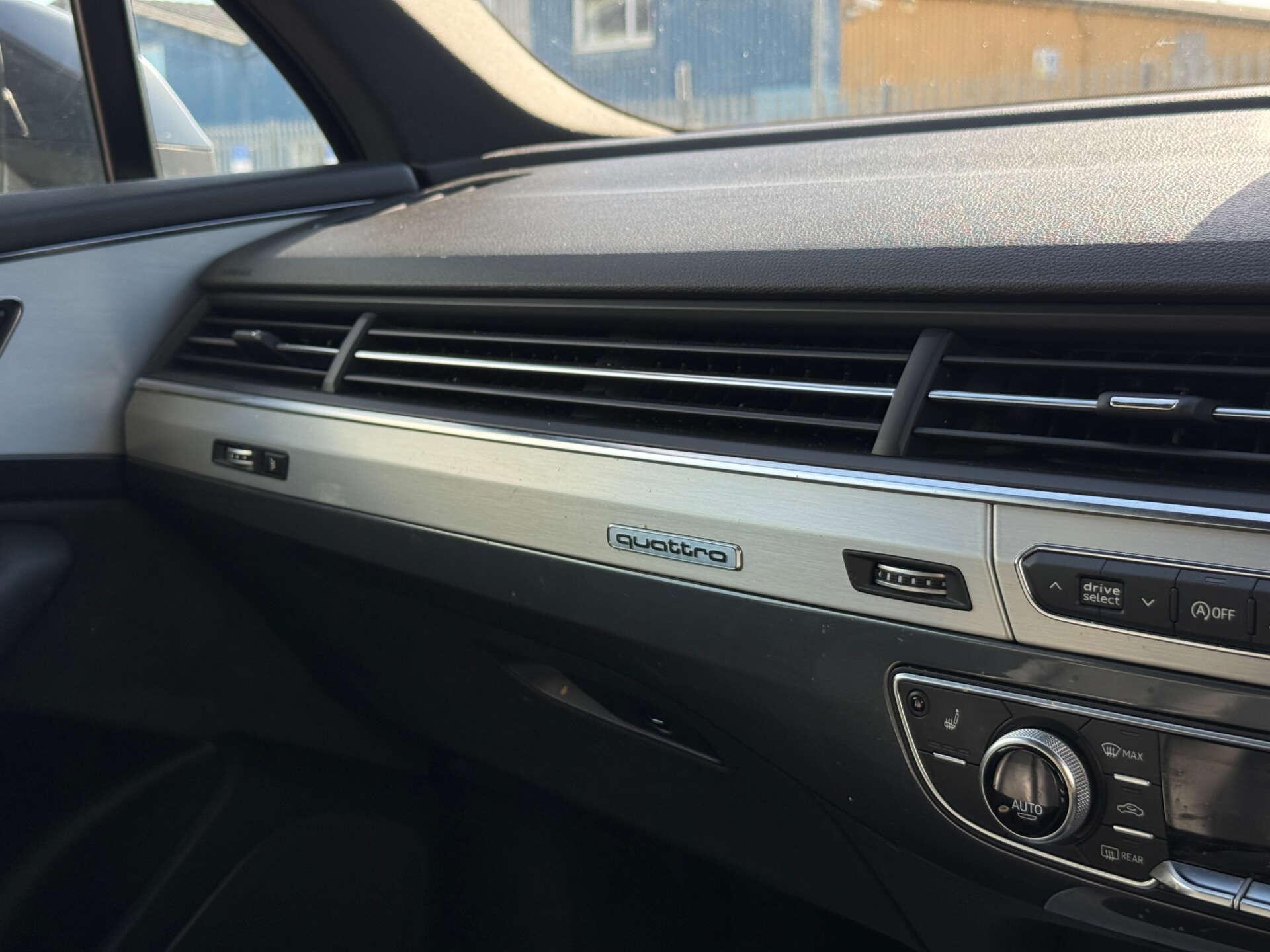 Audi SQ7 view 58