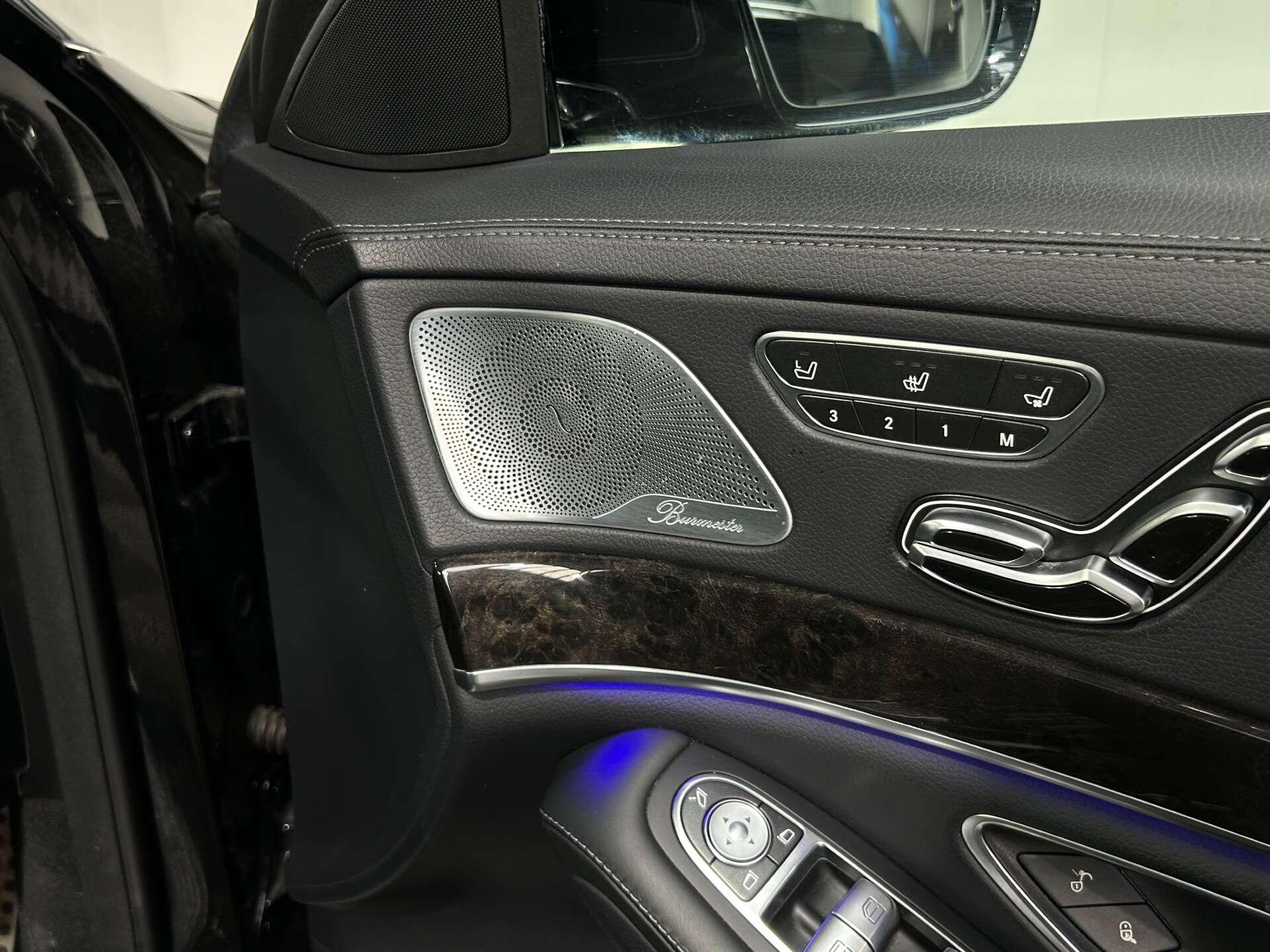 Mercedes-Benz S Class view 32