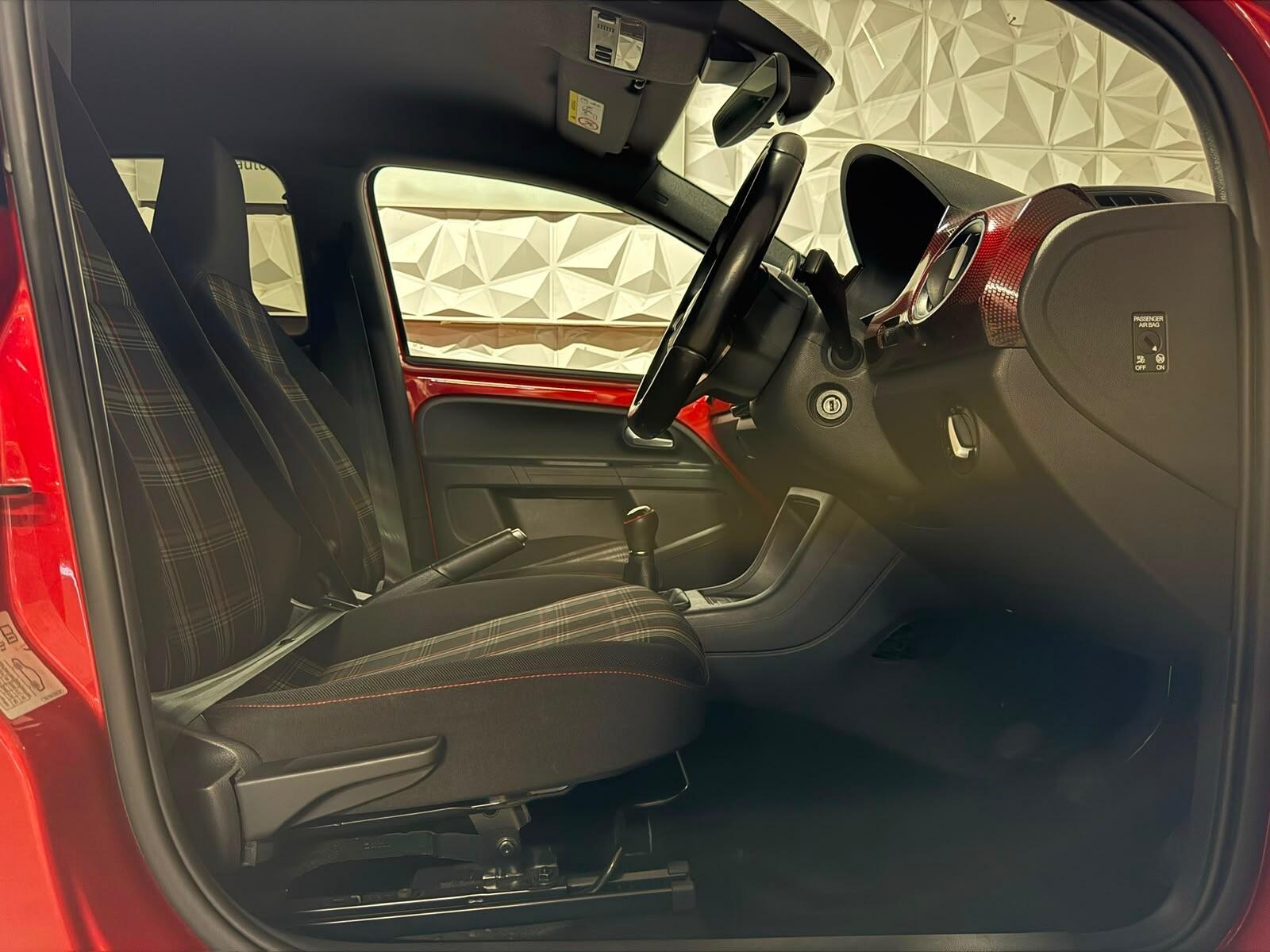 Volkswagen Up! view 13