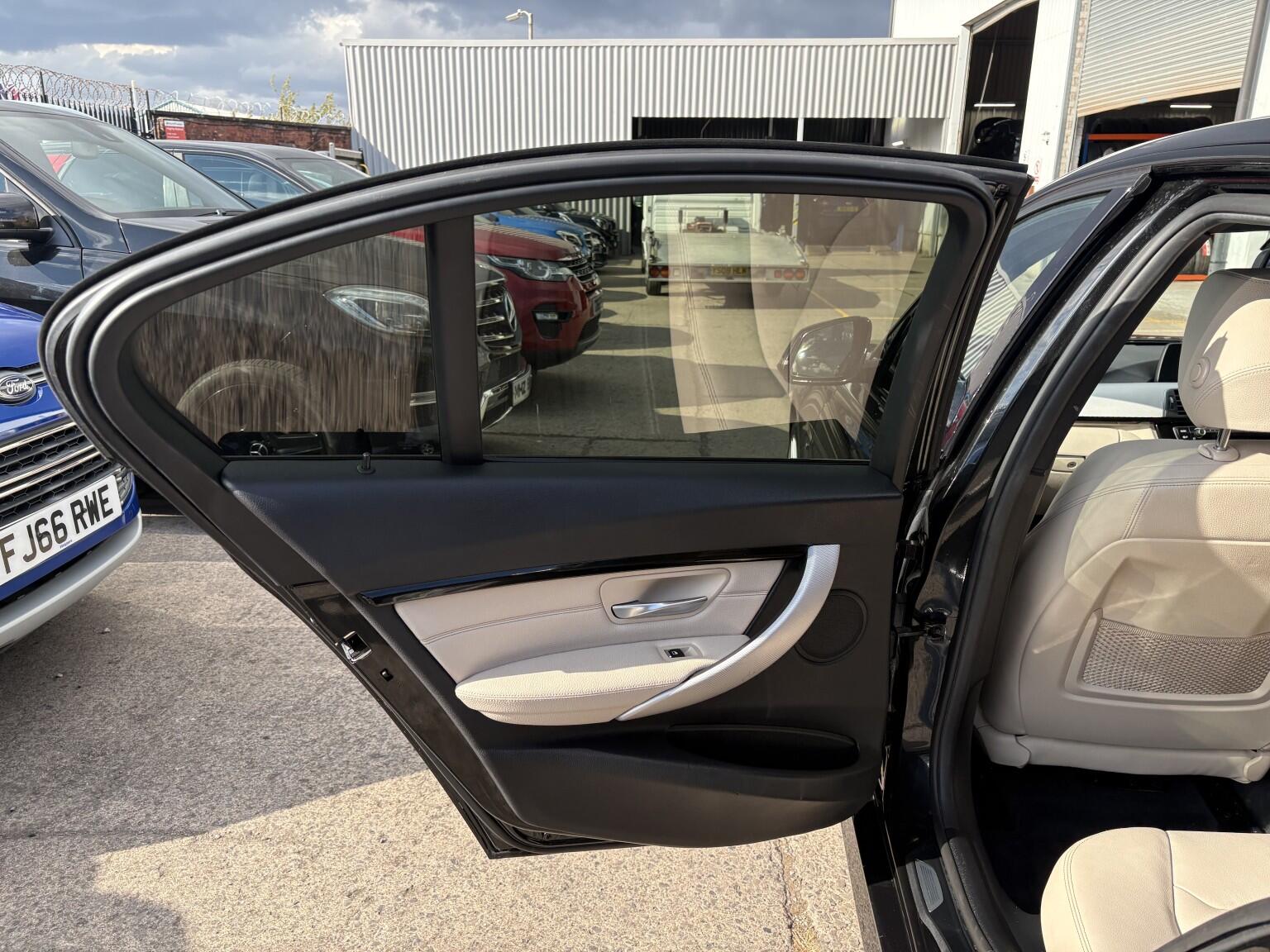BMW 3 Series view 14