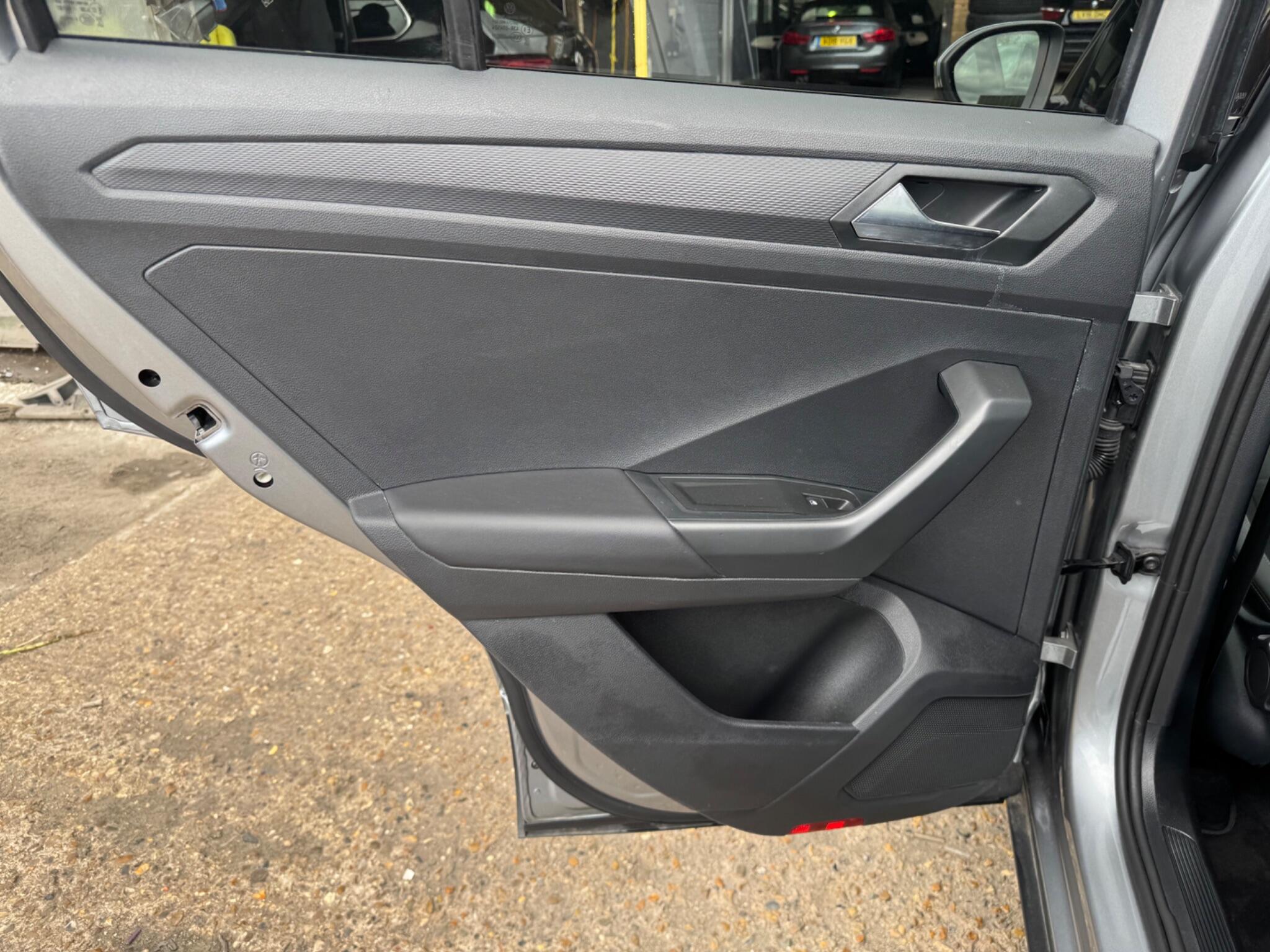 Volkswagen T-Roc view 31