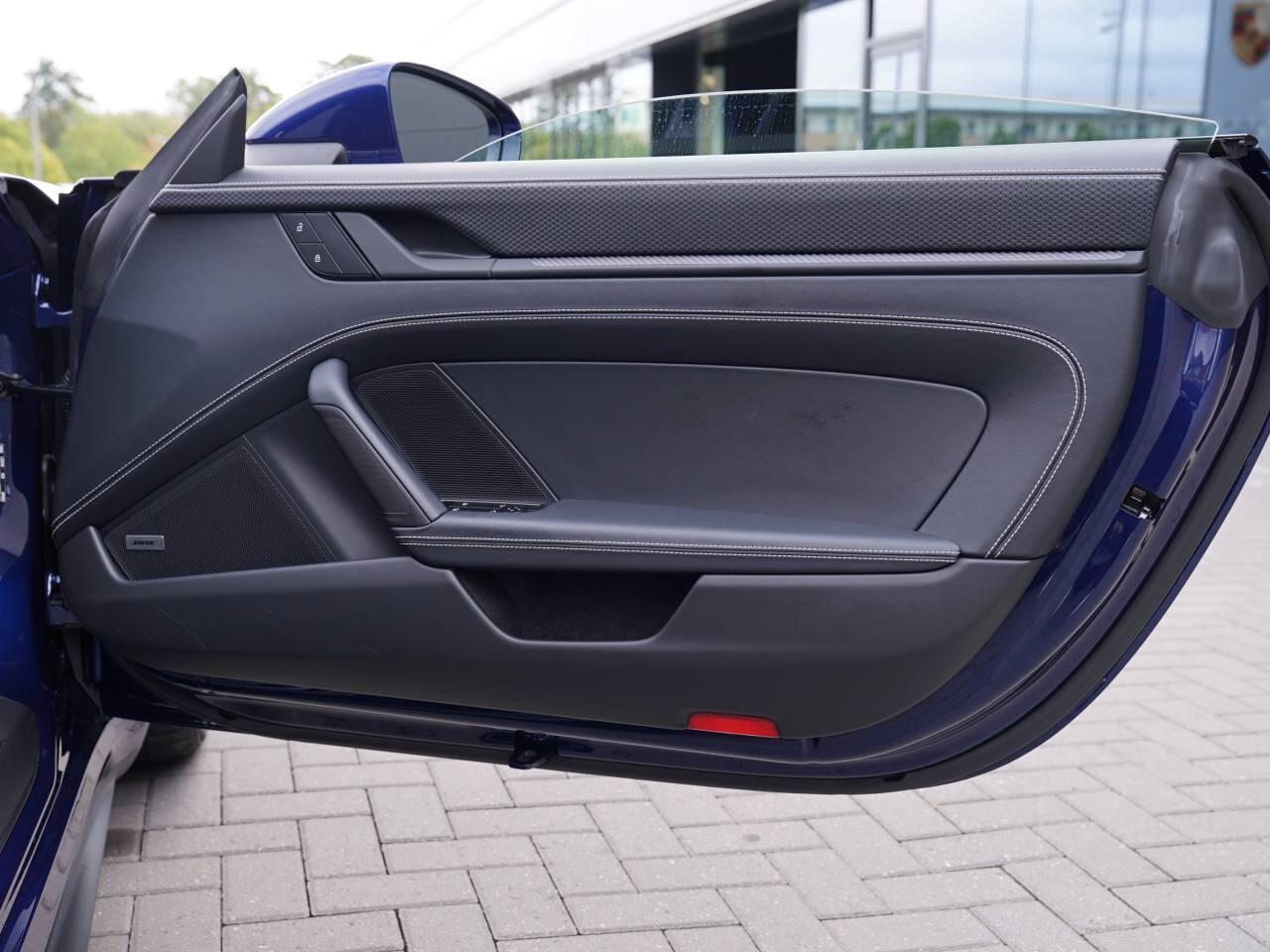 Porsche 911 view 46