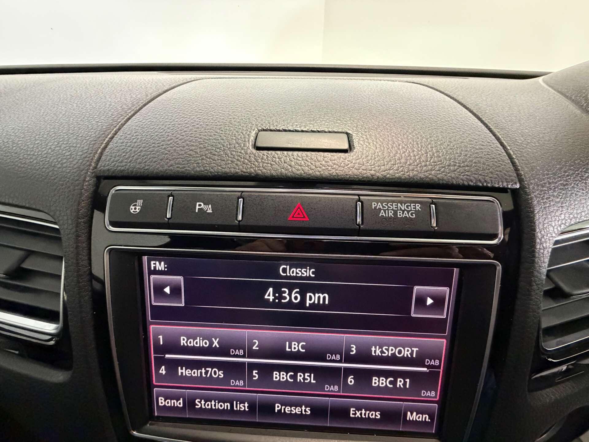 Volkswagen Touareg view 44
