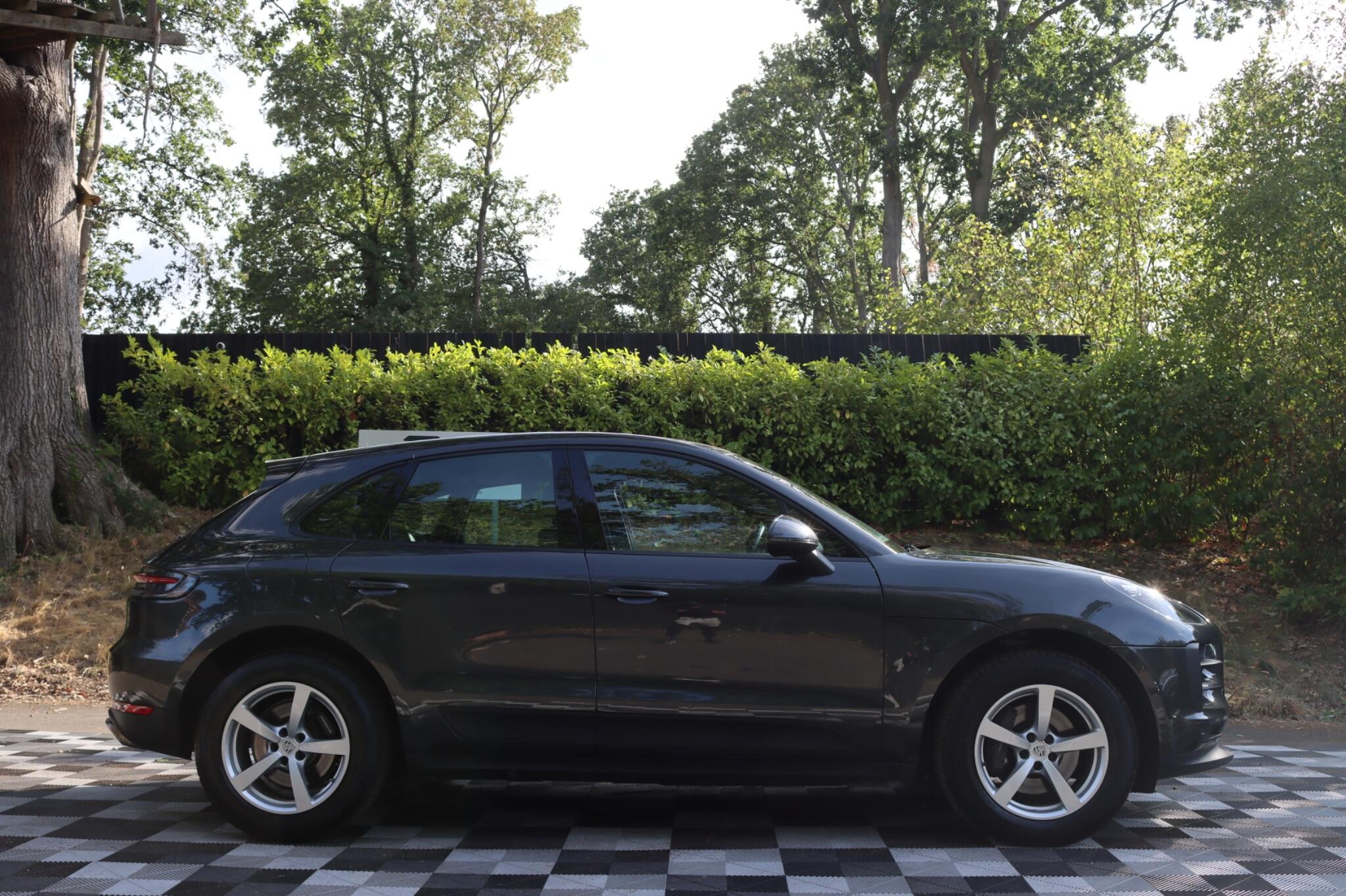 Porsche Macan view 29