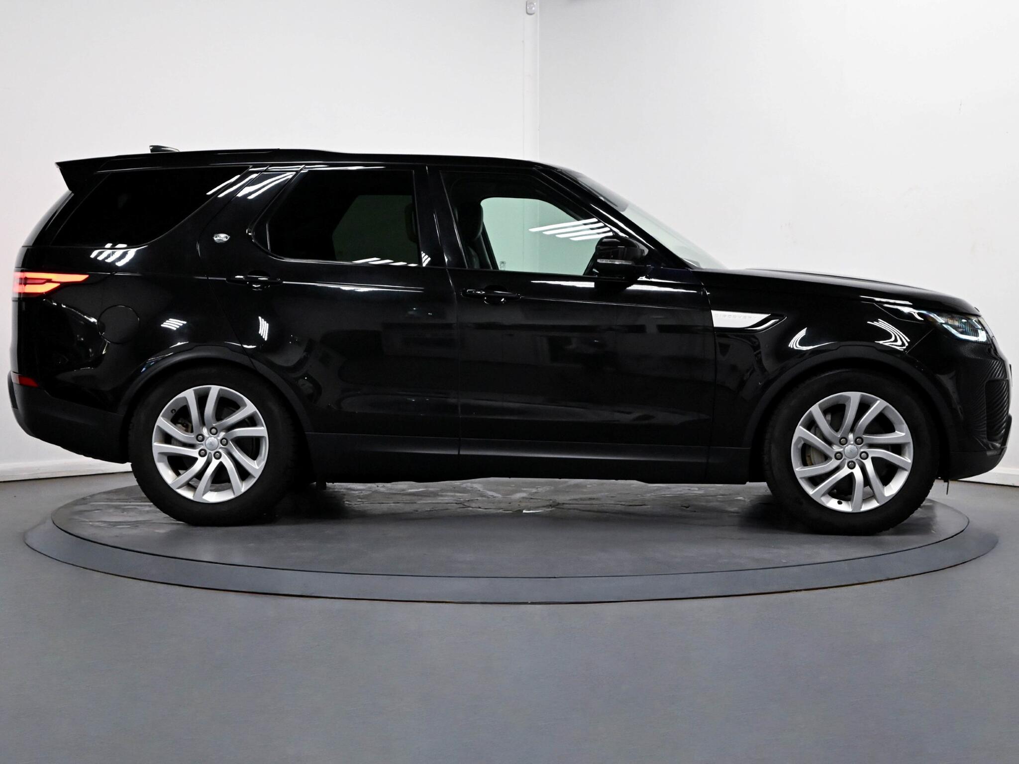 Land Rover Discovery view 24