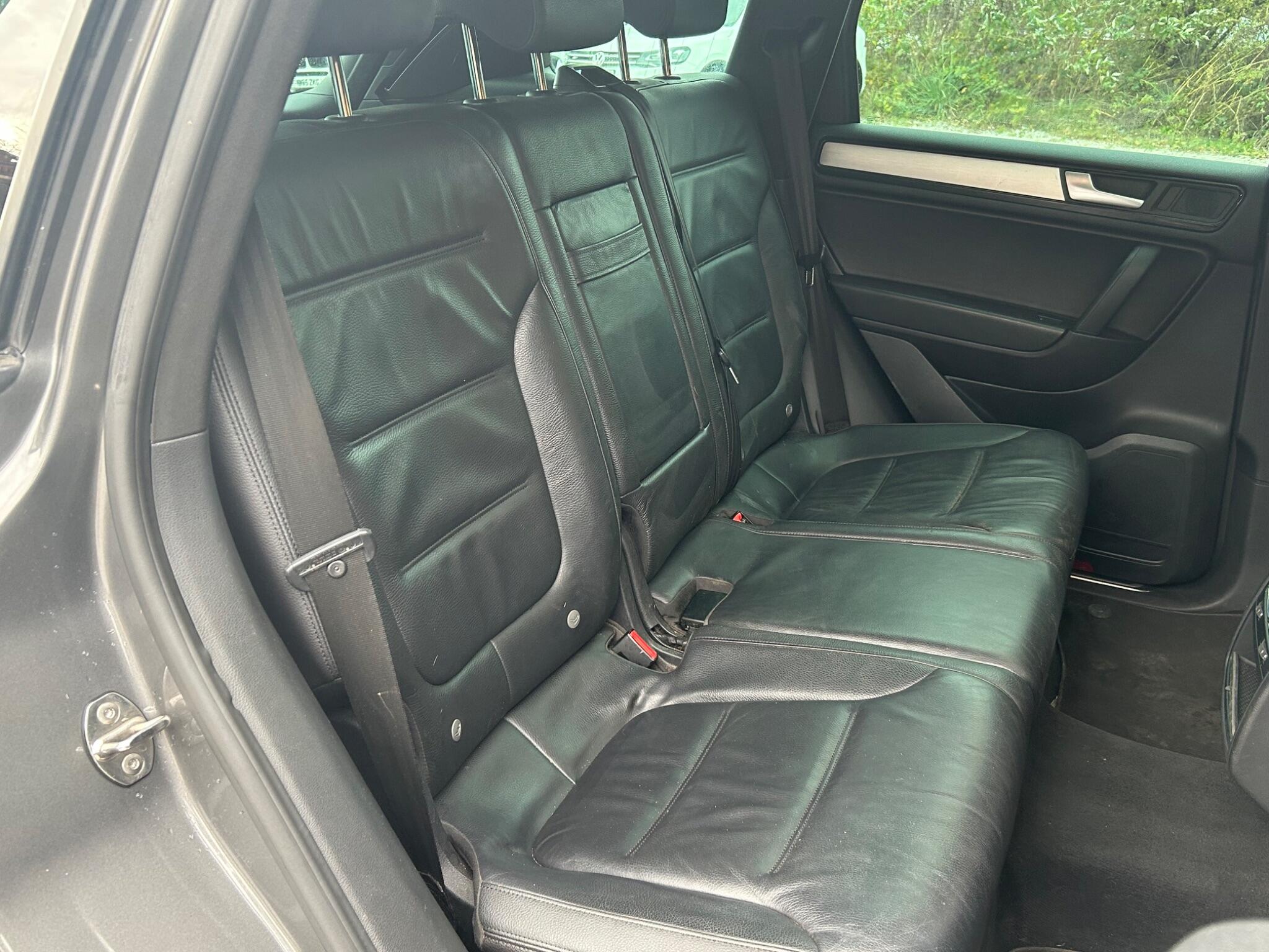 Volkswagen Touareg view 21