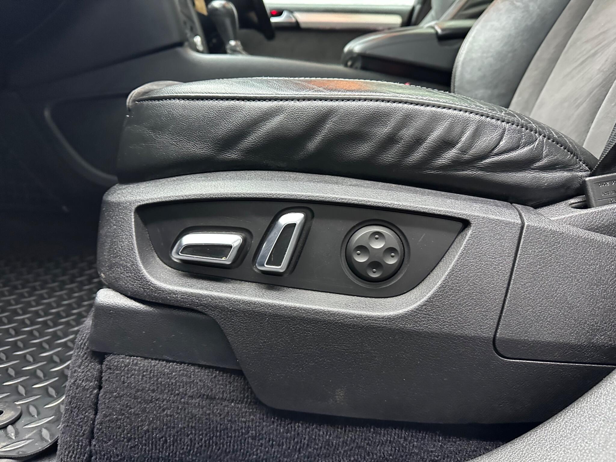 Audi Q7 view 13