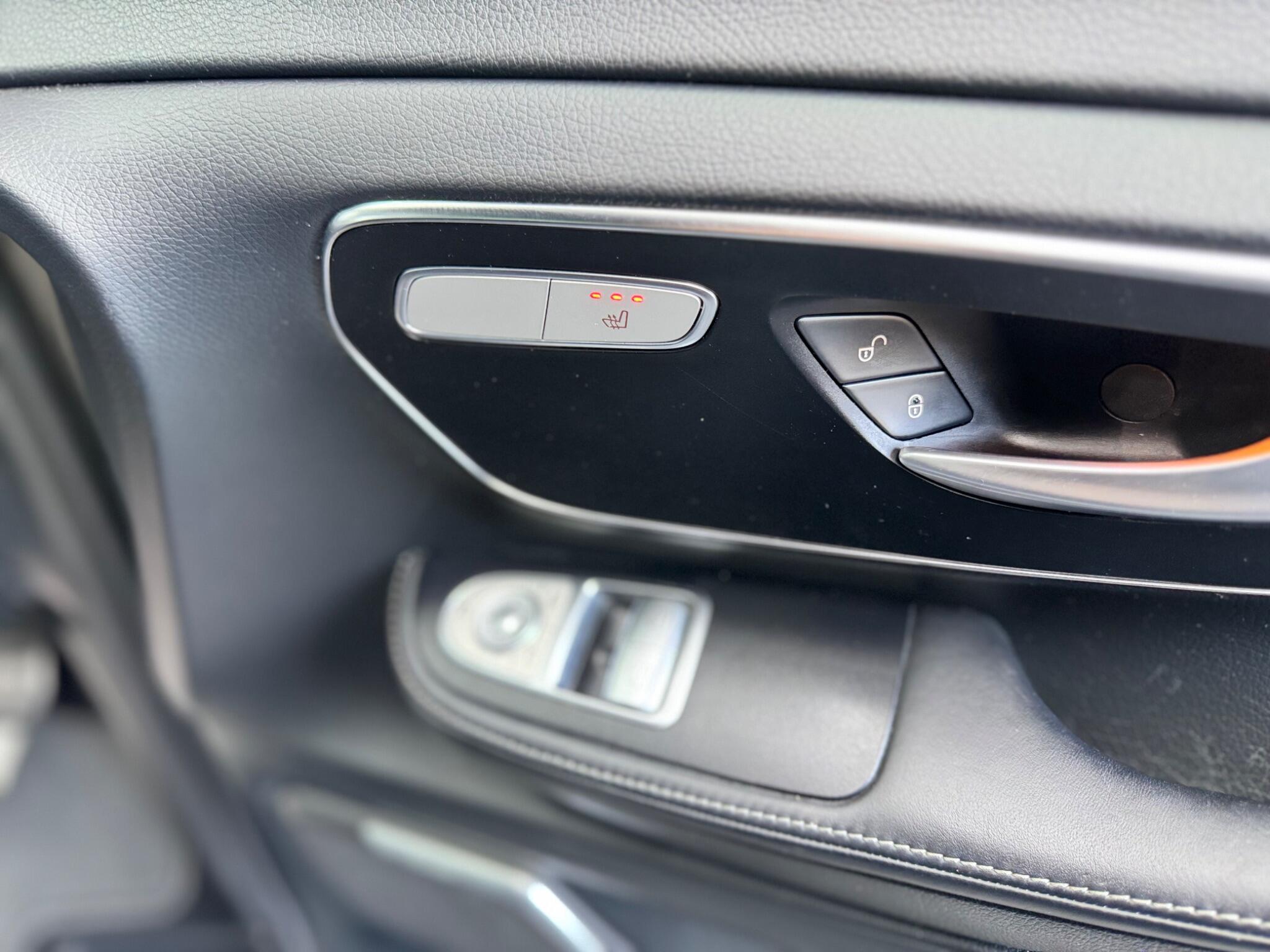 Mercedes-Benz V-Class view 42