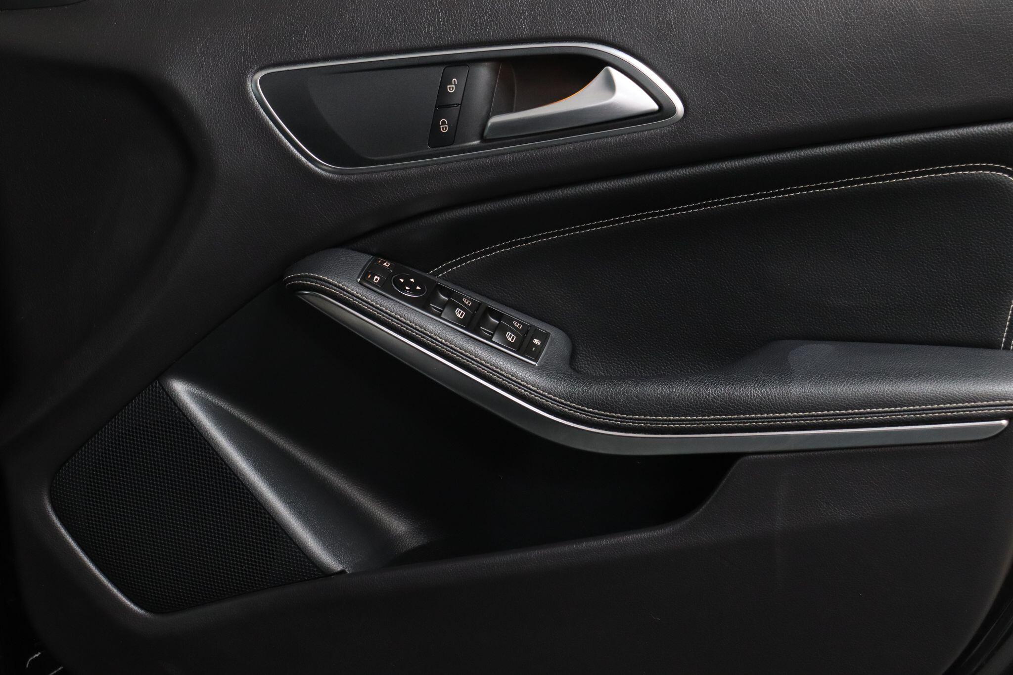 Mercedes-Benz Gla view 36