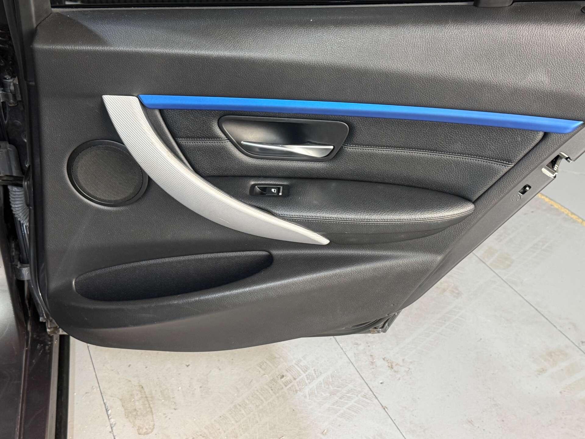BMW 3 Series view 17