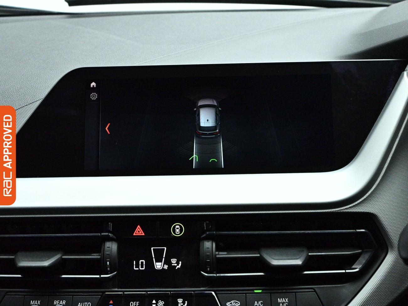 BMW 1 Series view 14