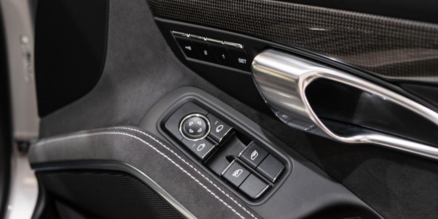 Porsche 911 view 25