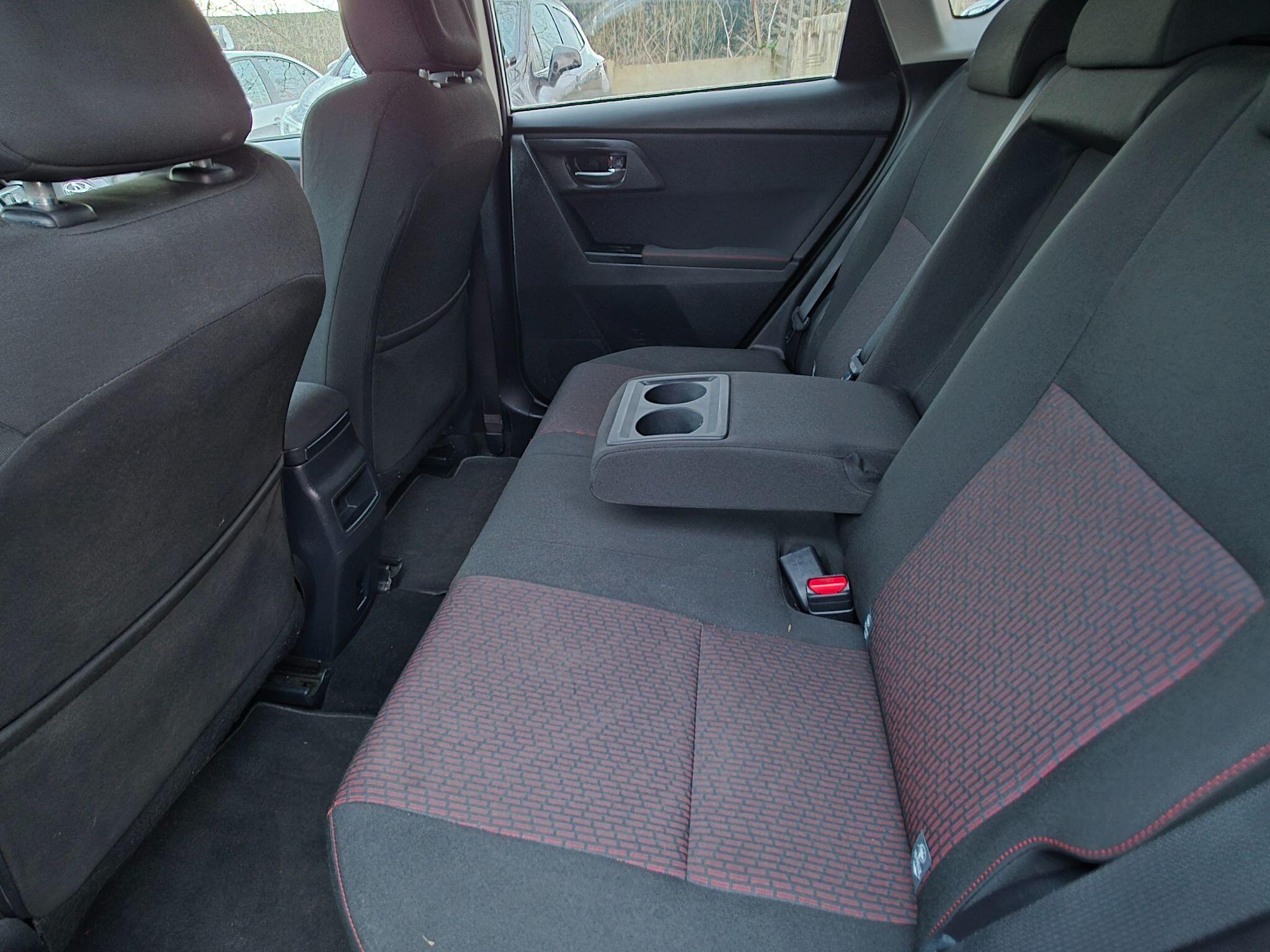 2013 Toyota Auris image 23