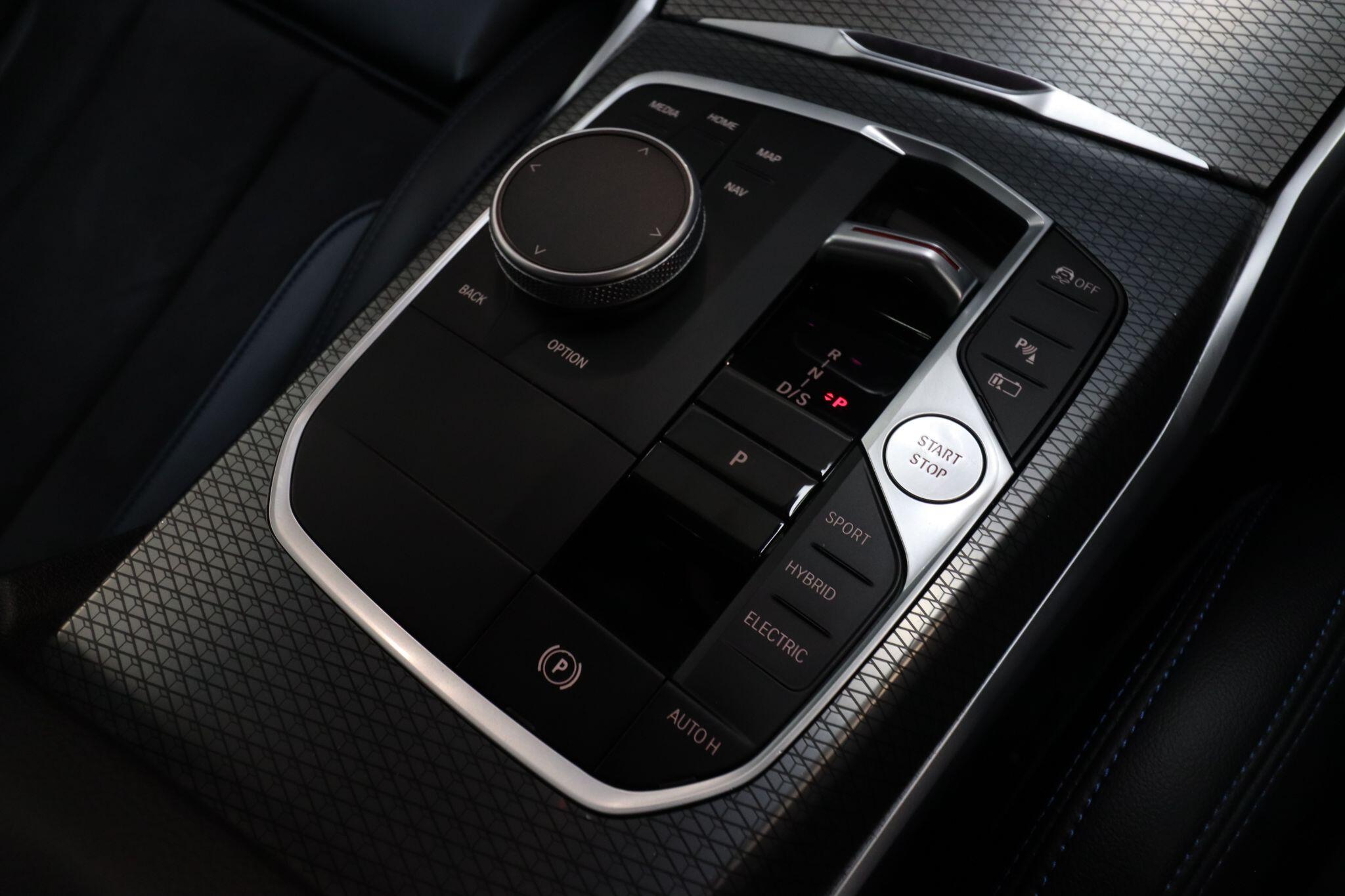 BMW 3 Series view 18