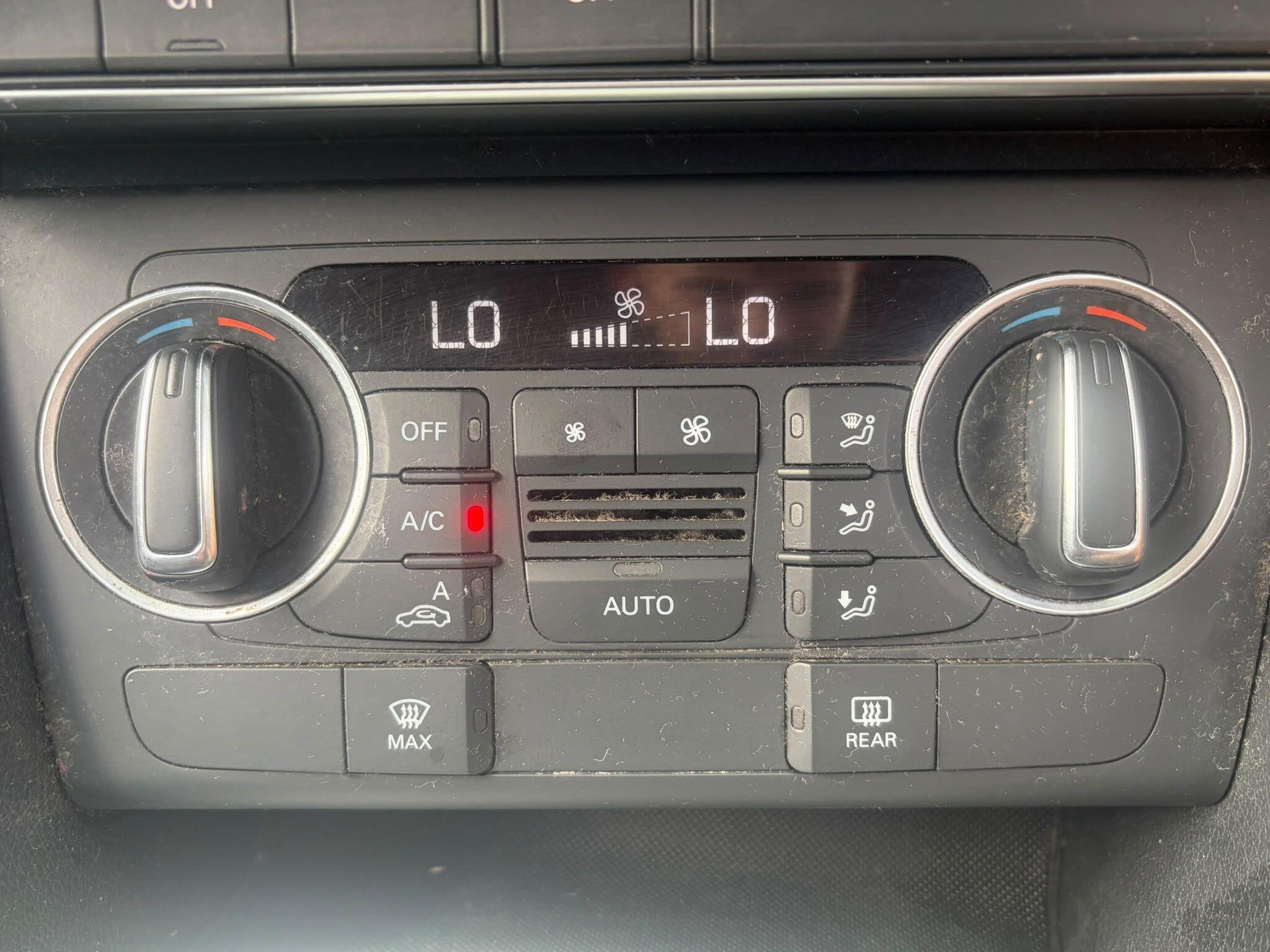 Audi Q3 view 28
